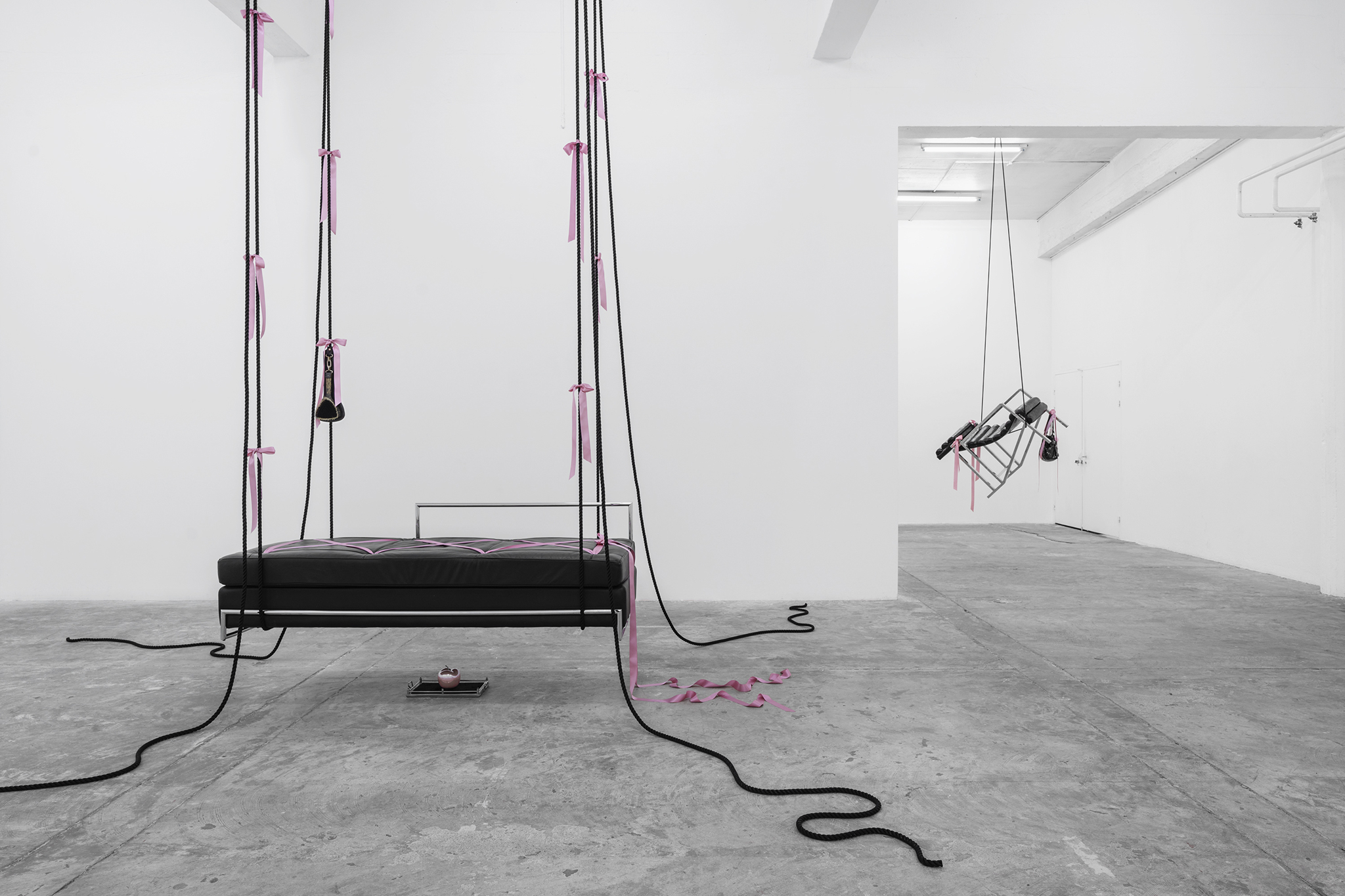 Lauryn Youden, siège d'amour (Edward VII), 2025; Lauryn Youden, Of the love-moved wind; The exalting secrecies, 2025