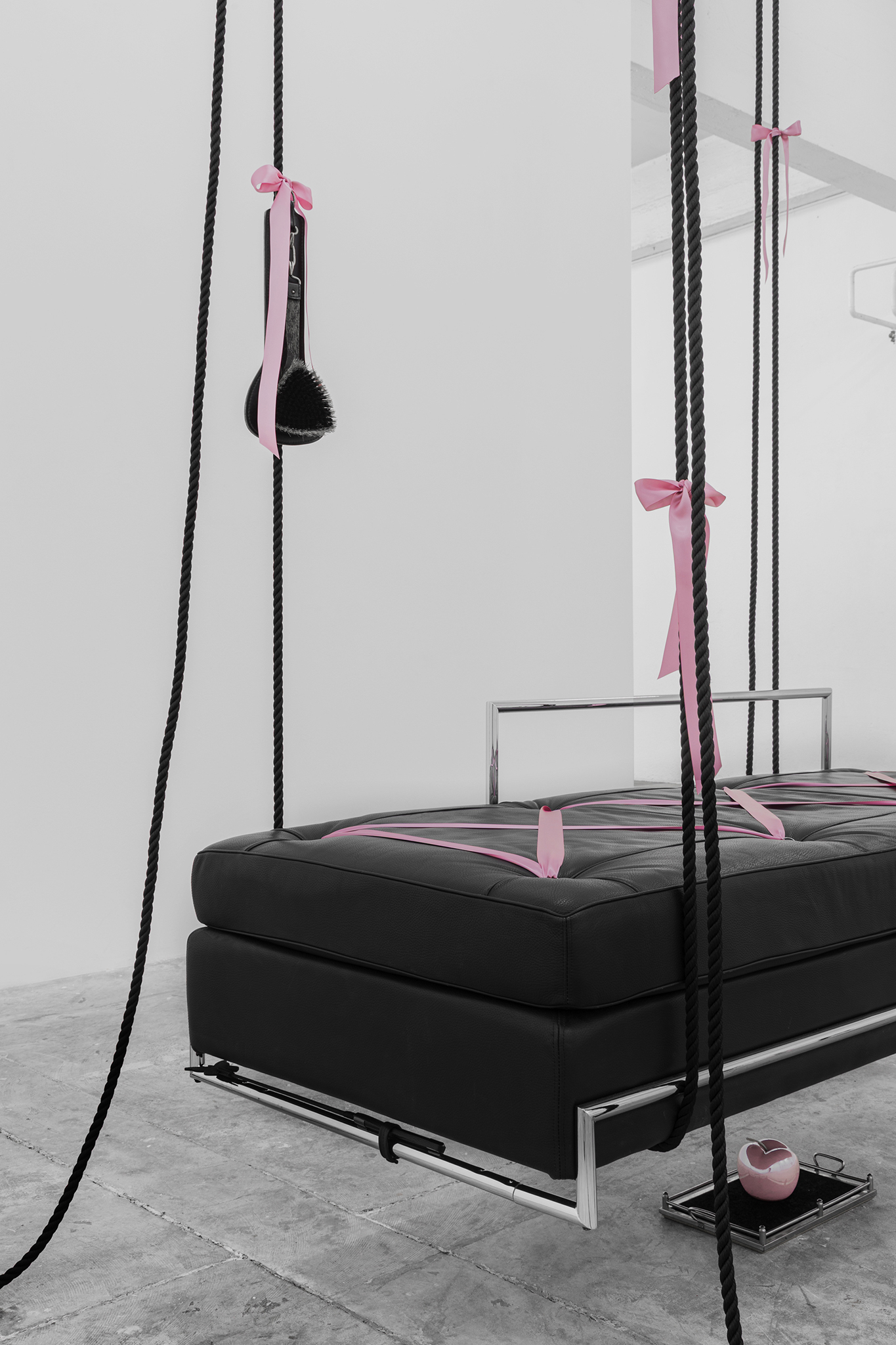 Lauryn Youden, siège d'amour (Edward VII) (detail), 2025