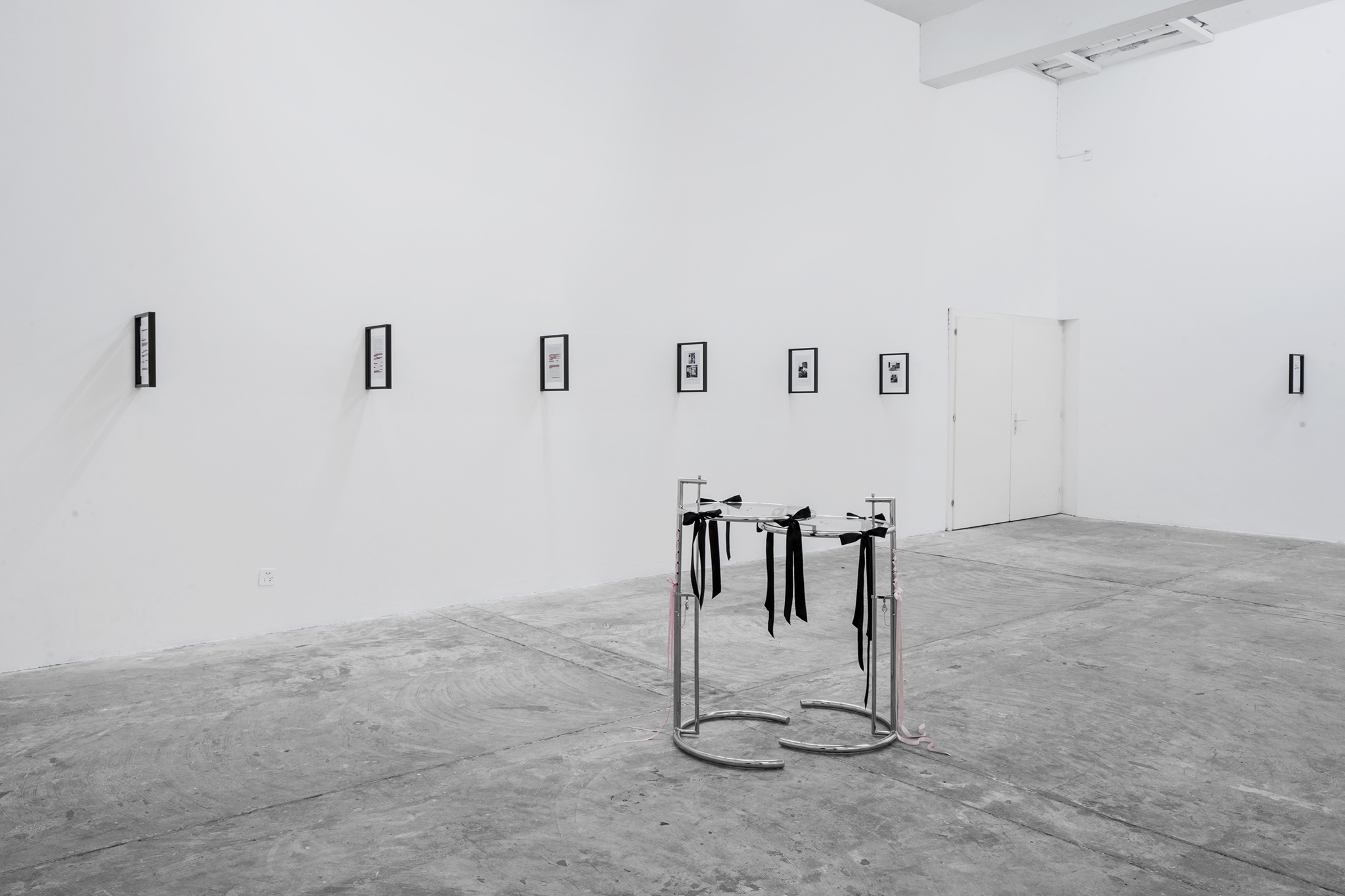 Lauryn Youden, à lire avec les trois cigarettes oubliées, 2025; Lauryn Youden, Hey Nana, if you and I were lovers, would we have been able to fill the emptiness by holding each other?, 2025