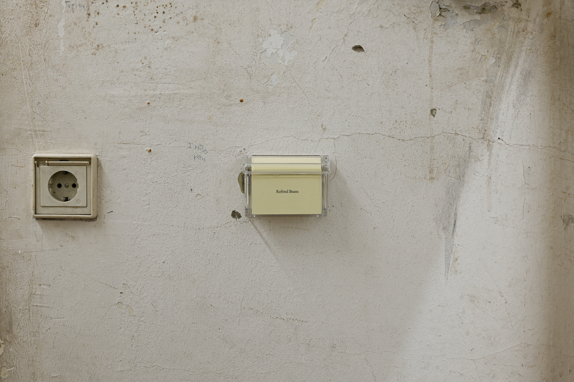 Jason Hirata, "Refried Beans," 2025, Jason Hirata, "Vergeltung" at Kaiserwache, Freiburg im Breisgau, 2025. Courtesy: the Artist and Kaiserwache. Photo: Stefan Lux