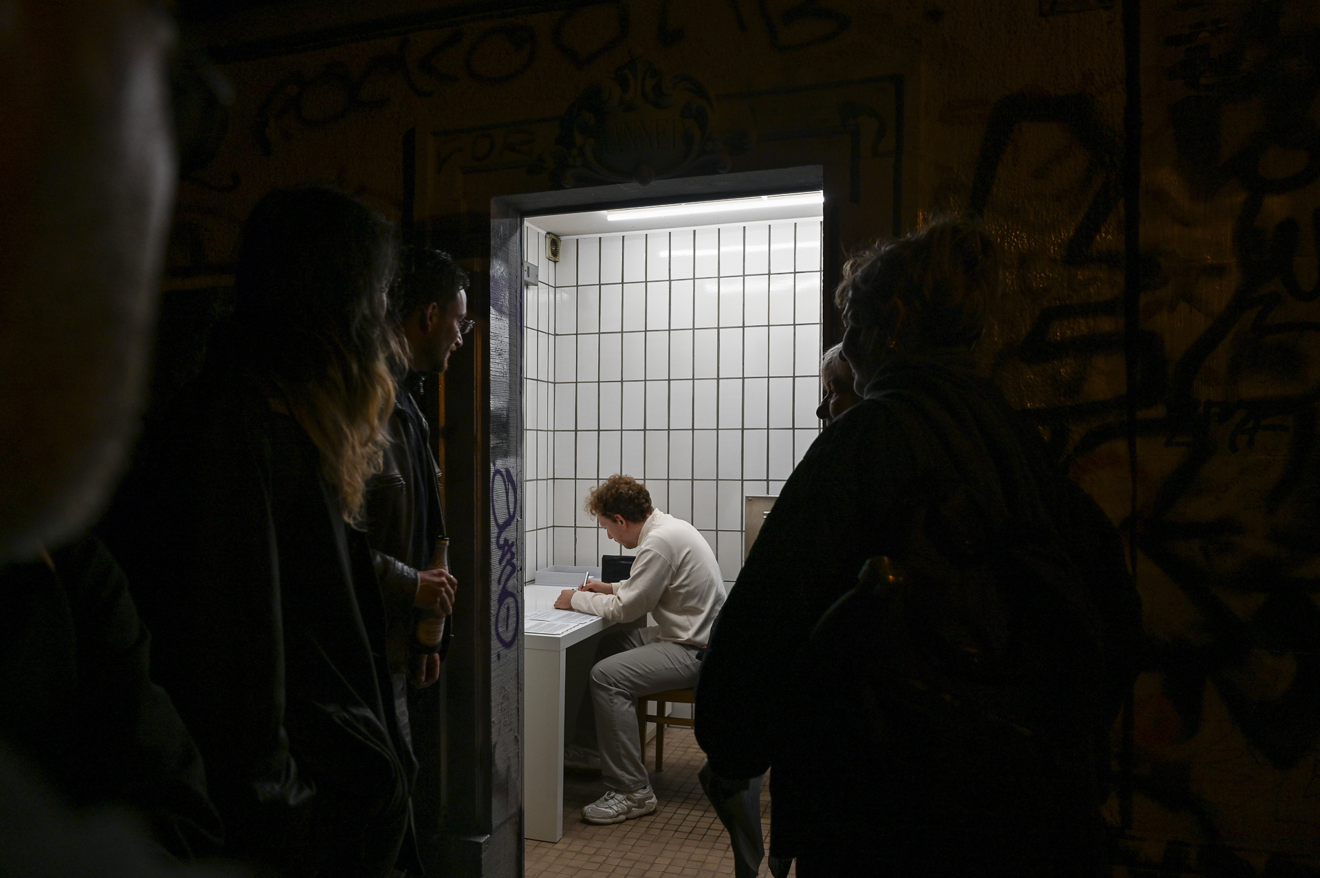 Jason Hirata, "Vergeltungs-Rechnung (reverse invoice)," 2025, Jason Hirata, "Vergeltung" at Kaiserwache, Freiburg im Breisgau, 2025. Courtesy: the Artist and Kaiserwache. Photo: Christina Sperling