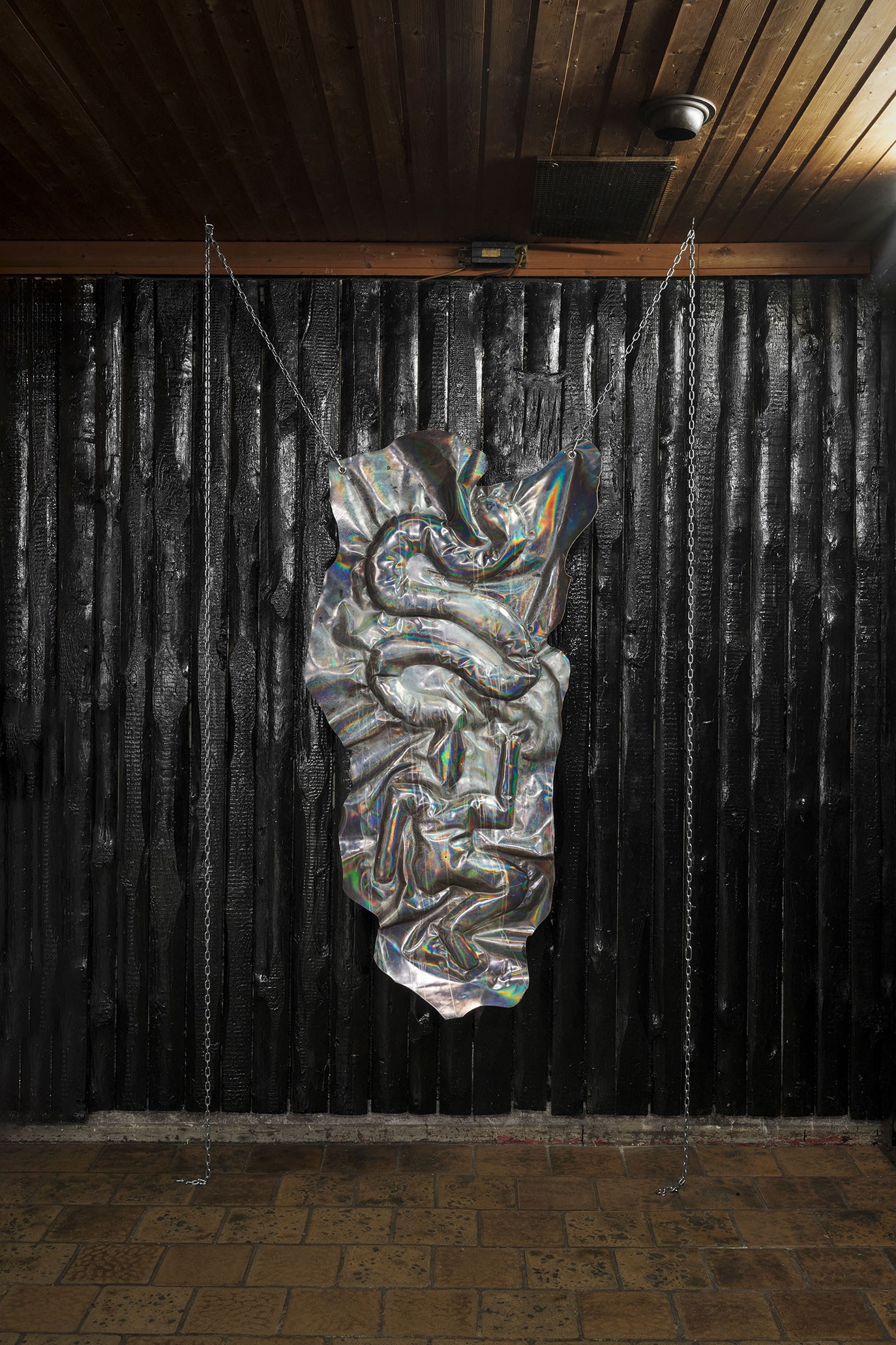 Yannick Jadoul, Hermes un, 2020, leather and chains, 270 × 132 cm