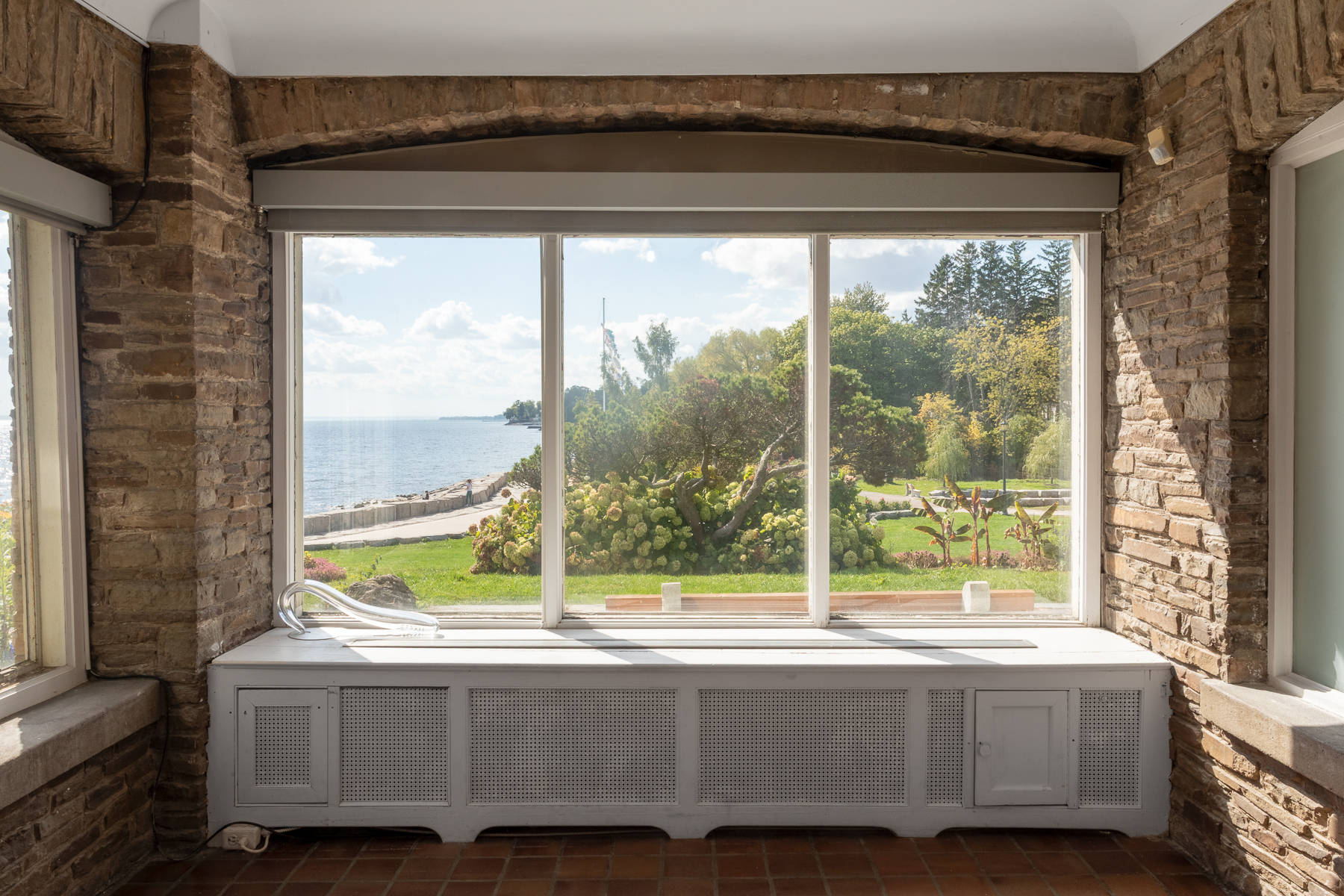 Andreia Santana: A Door Handle, A Handshake in Gairloch Gardens, 2025.