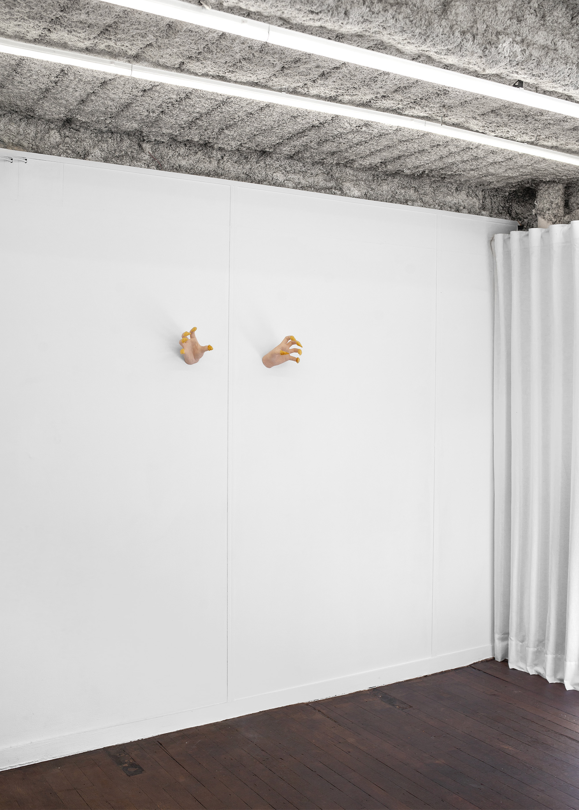 Misha Gudwin, Сrispy horror, 2025, gypsum, acrylic, chips Lay’s 3D’s Bugles, 30 х 50 х 30 cm 