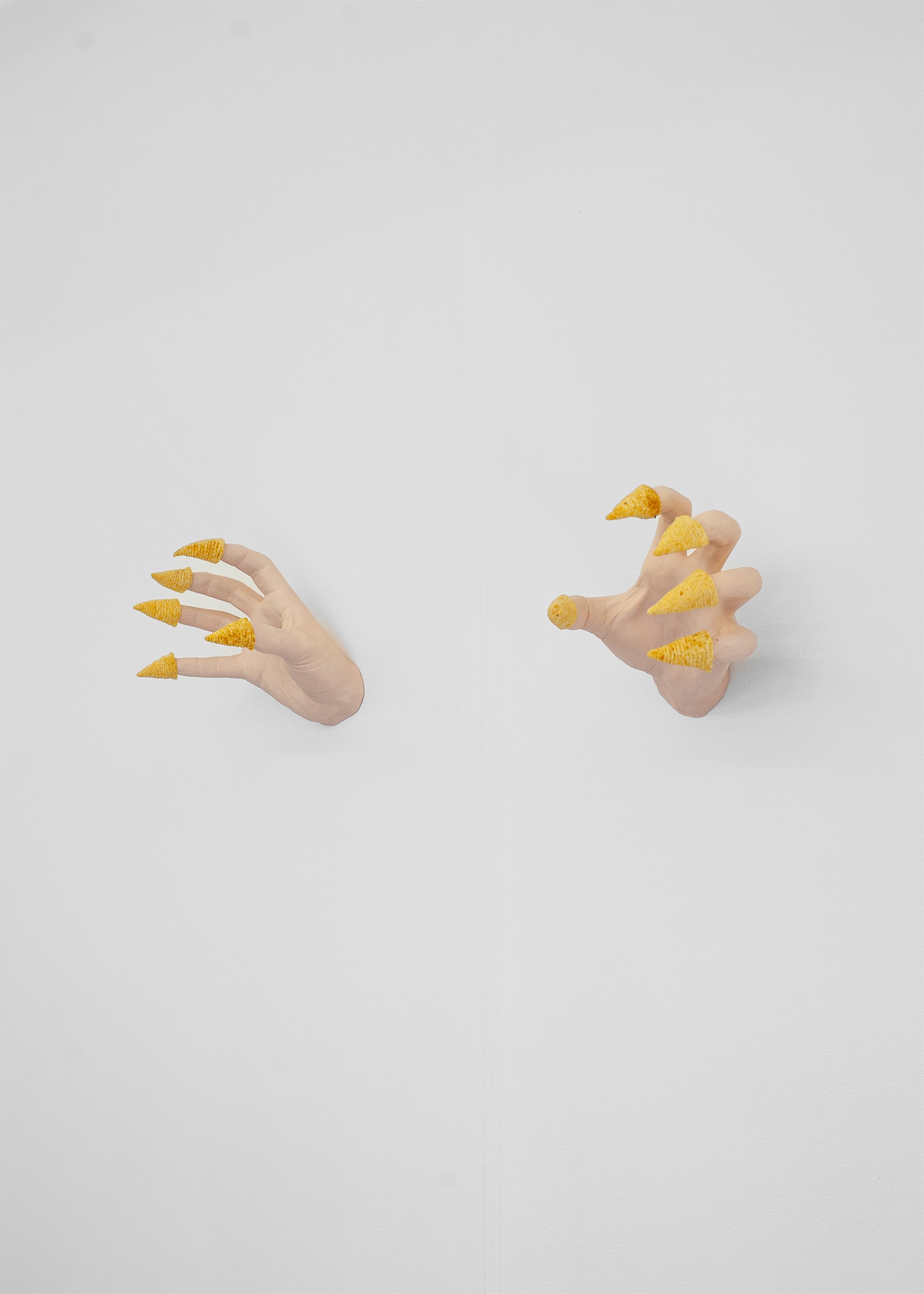 Misha Gudwin, Сrispy horror, 2025, gypsum, acrylic, chips Lay’s 3D’s Bugles, 30 х 50 х 30 cm 