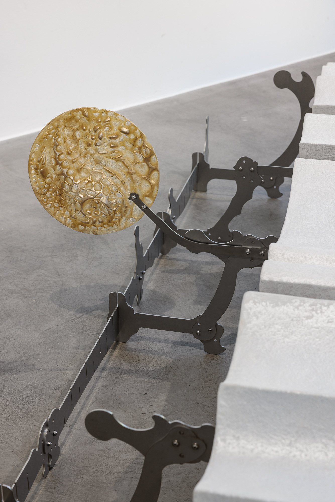 Paola Siri Renard, dazzling garderobe, acrylic plaster, fiberglass, shimmering pigments, sand, stainless steel, dimensions variables, 2023 (detail)