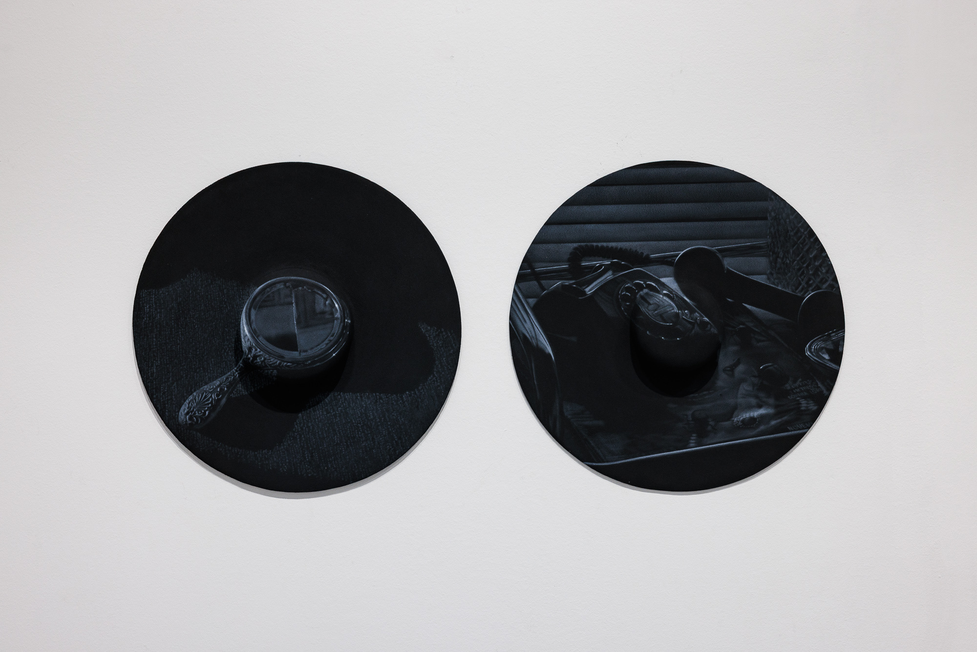 Melanie Ebenhoch, Untitled, oil on resin, ø 40 cm, 2025