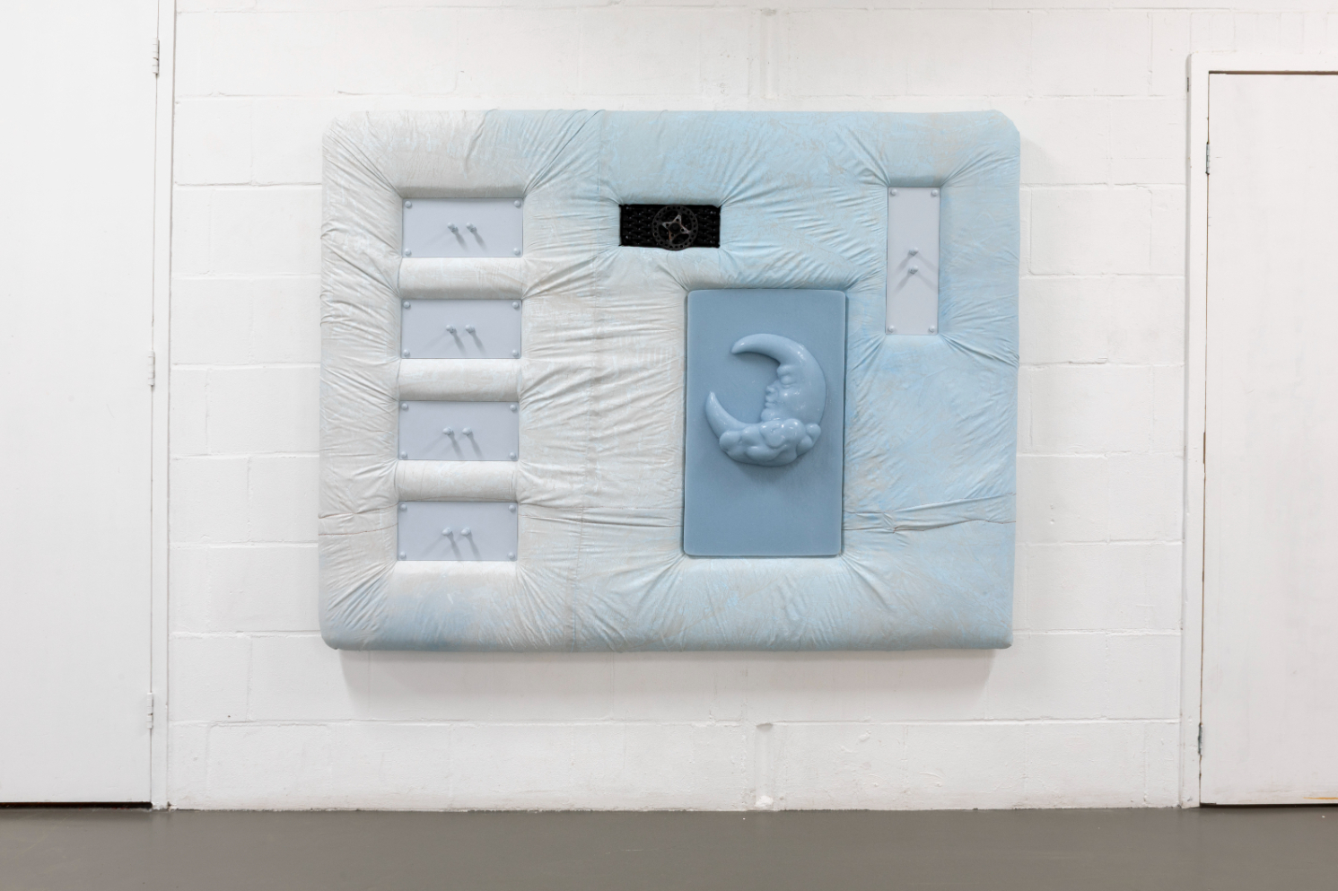 Yeşim Akdeniz, GUTE NACHT #3, 2025. Textile, silicone, paint, metal, upholstery, wood, 150x190cm.