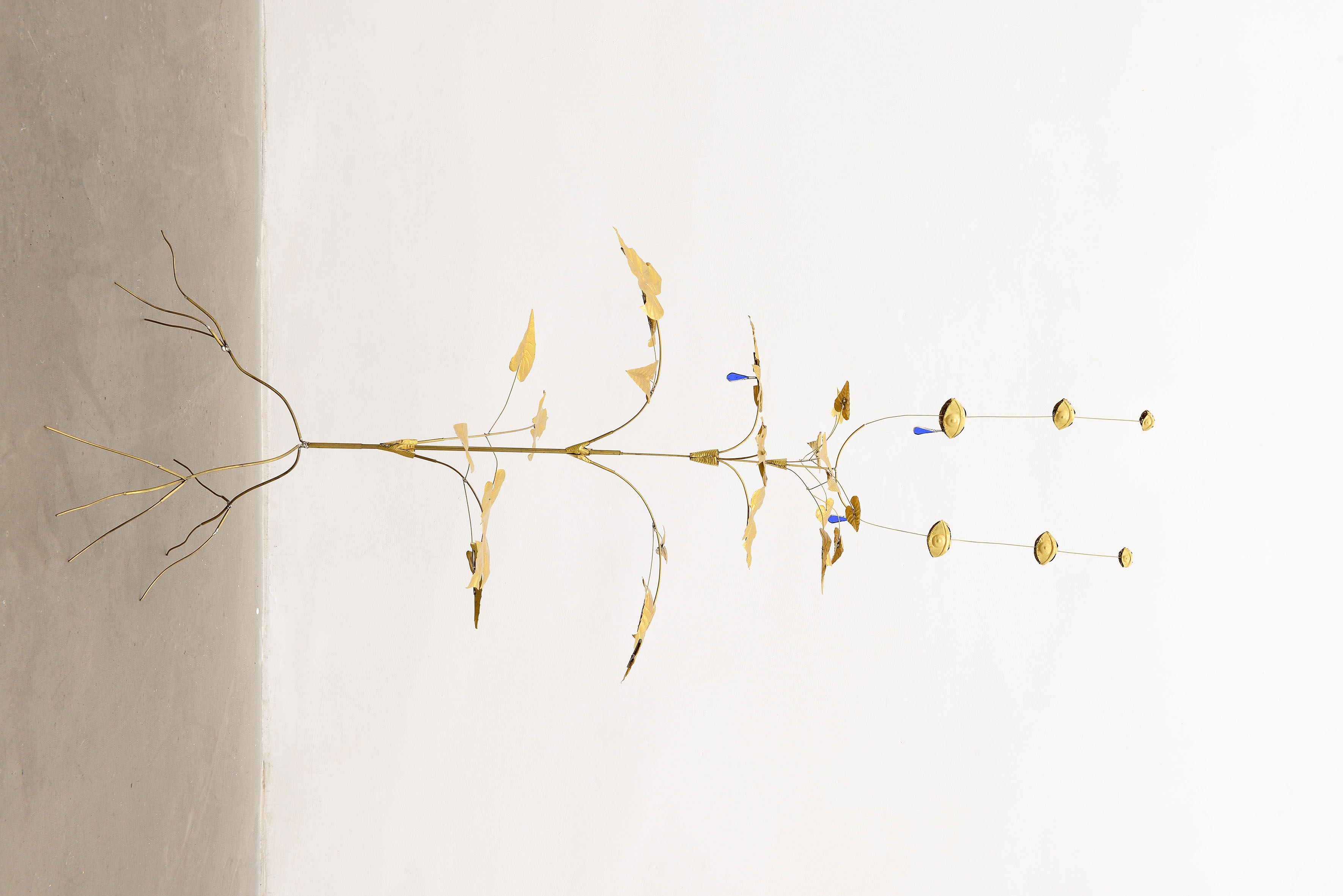 Blanca Gracia, Boquiola, la planta que todo lo ve, 2023, hand-embossed copper and brass plates and rods, lacquered and soldered with tin and silver, 50 x 50 x 95 cm. Photo by Roberto Apa. Courtesy of ADA, Rome 