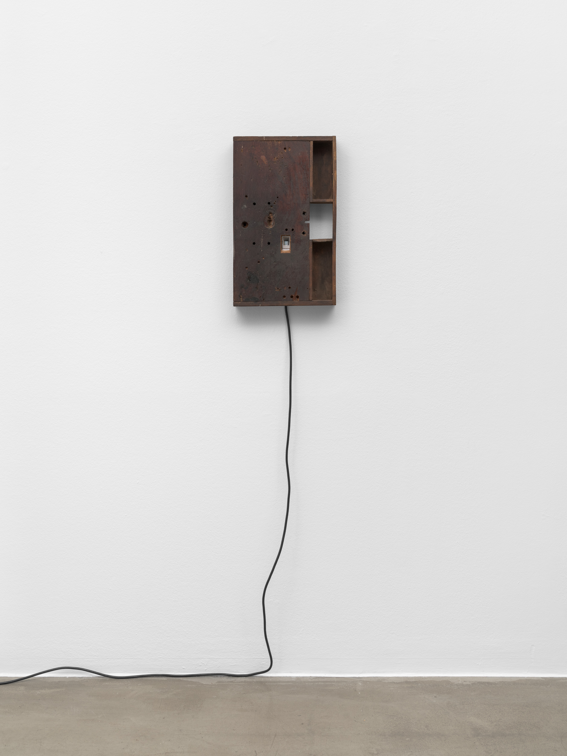 Vincent Scheers, Untitled (Friends), 2025, Wood, aluminium, videoplayer, screen, eurorack system, distance sensor, build-in speaker, 53 x 32 x 7 cm