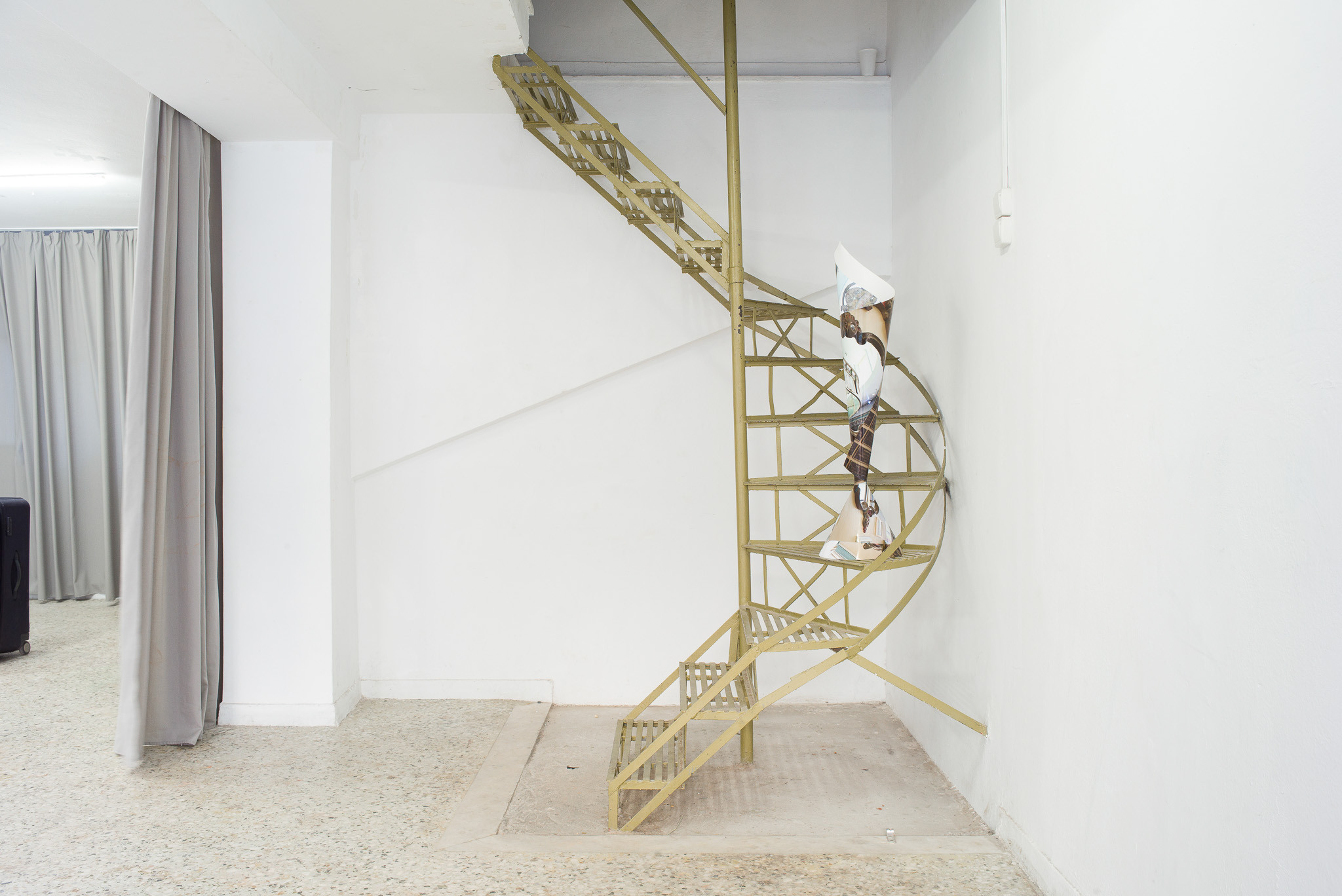 Amalie Gammicchia "Shows off"