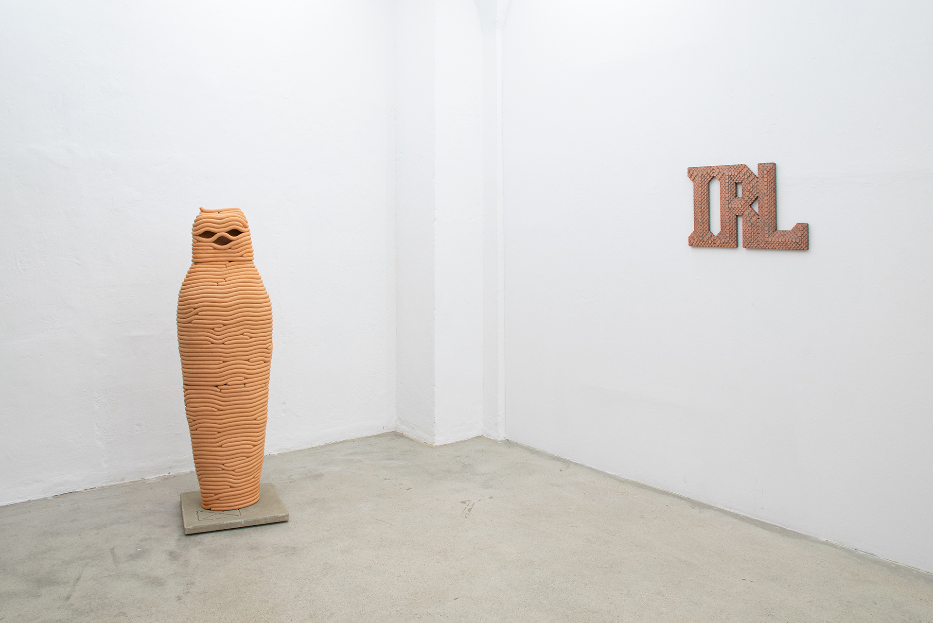 Markus Heller (l.) 'OWL', 2024, Tobi Keck (r.) 'In Real Life', 2025