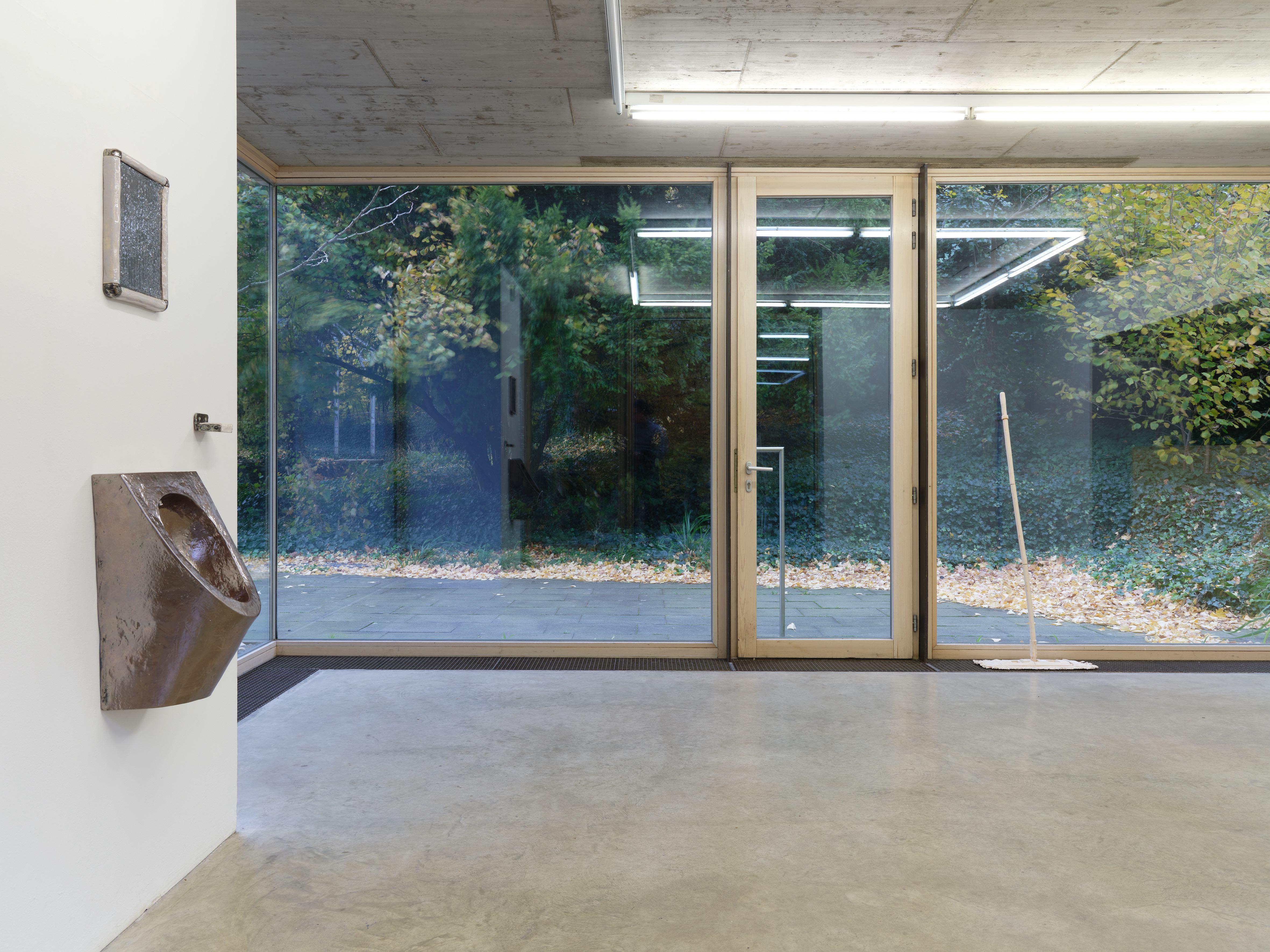 Janis Löhrer, Pissoir, 2025*; Aschenbecher, 2025*; Reklametafel, 2025*; Wischmop, 2025**. * Courtesy: the artist and MARTINETZ, Cologne. ** Courtesy: the artist.