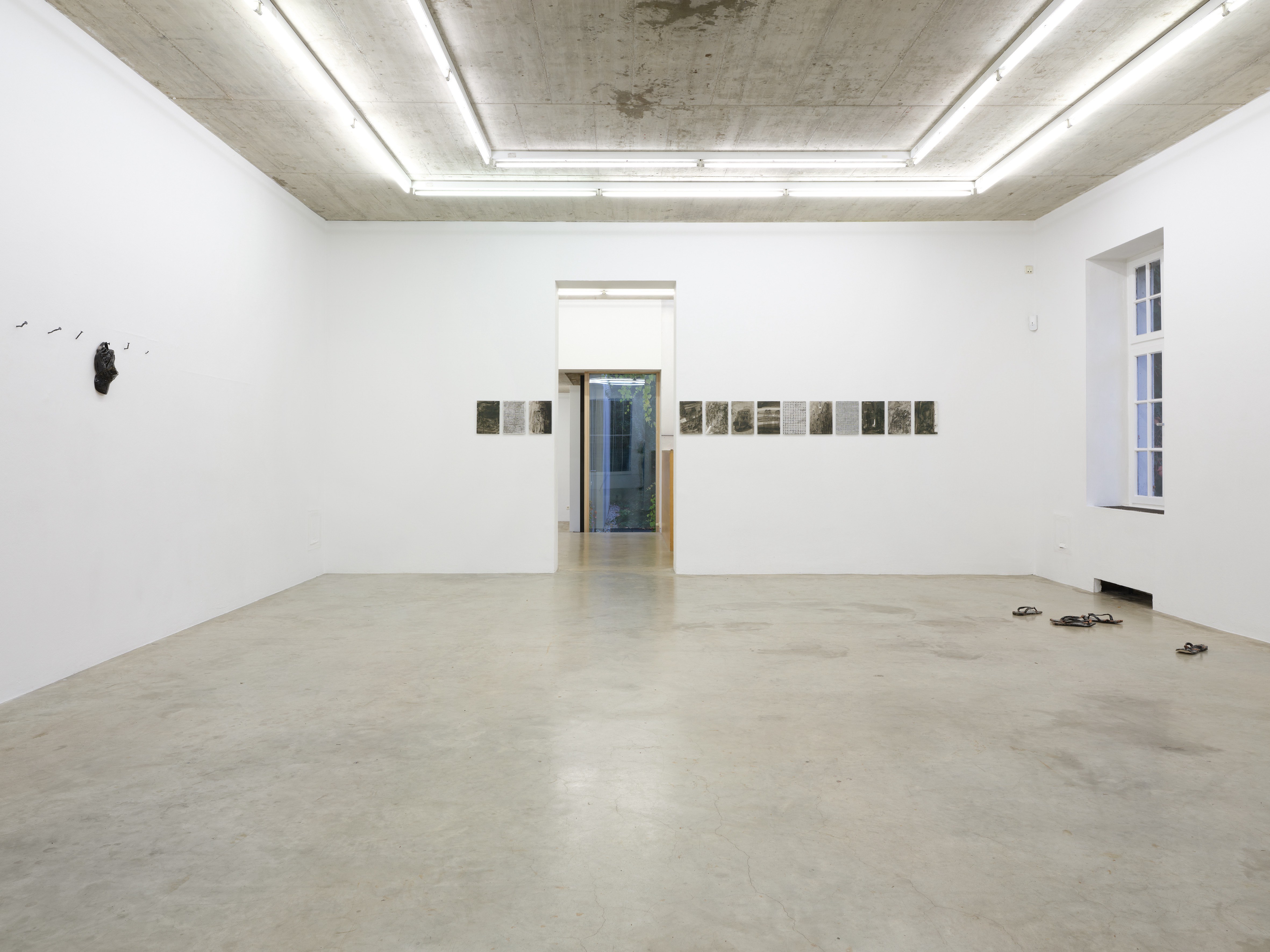 Janis Löhrer, Krumme Nägel, 2024*; Schwarze Cap, 2025*; Darkroom (1-10), 2025*; Gitter (Hazeran), 2025; Gitter (Industrie), 2025; Gitter (Gewebt), 2025*; Flip Flops, 2025**. * Courtesy: the artist and MARTINETZ, Cologne. ** Courtesy: the artist.