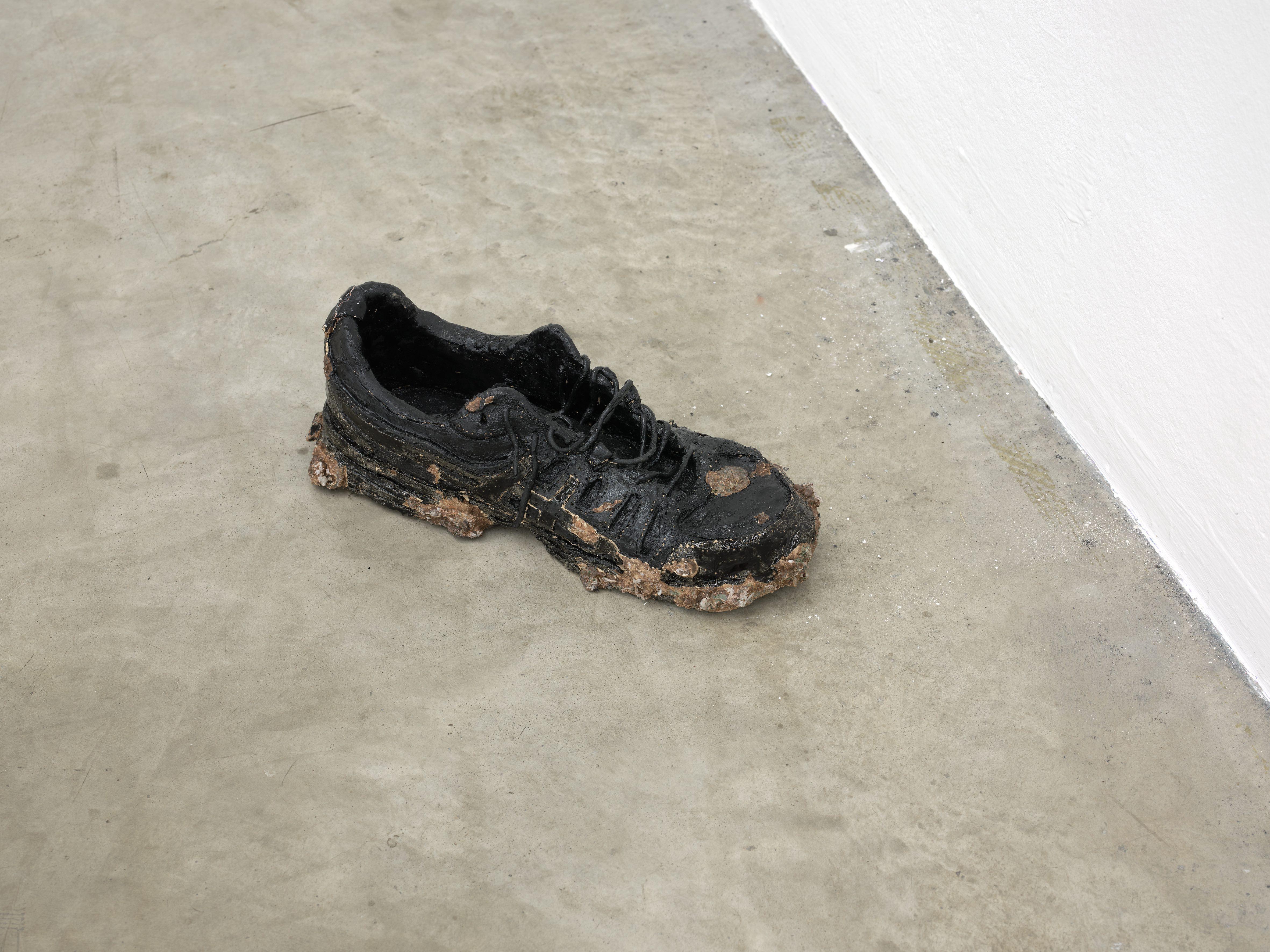 Janis Löhrer, Dirty Trainer (I), 2024. Courtesy: the artist and MARTINETZ, Cologne.