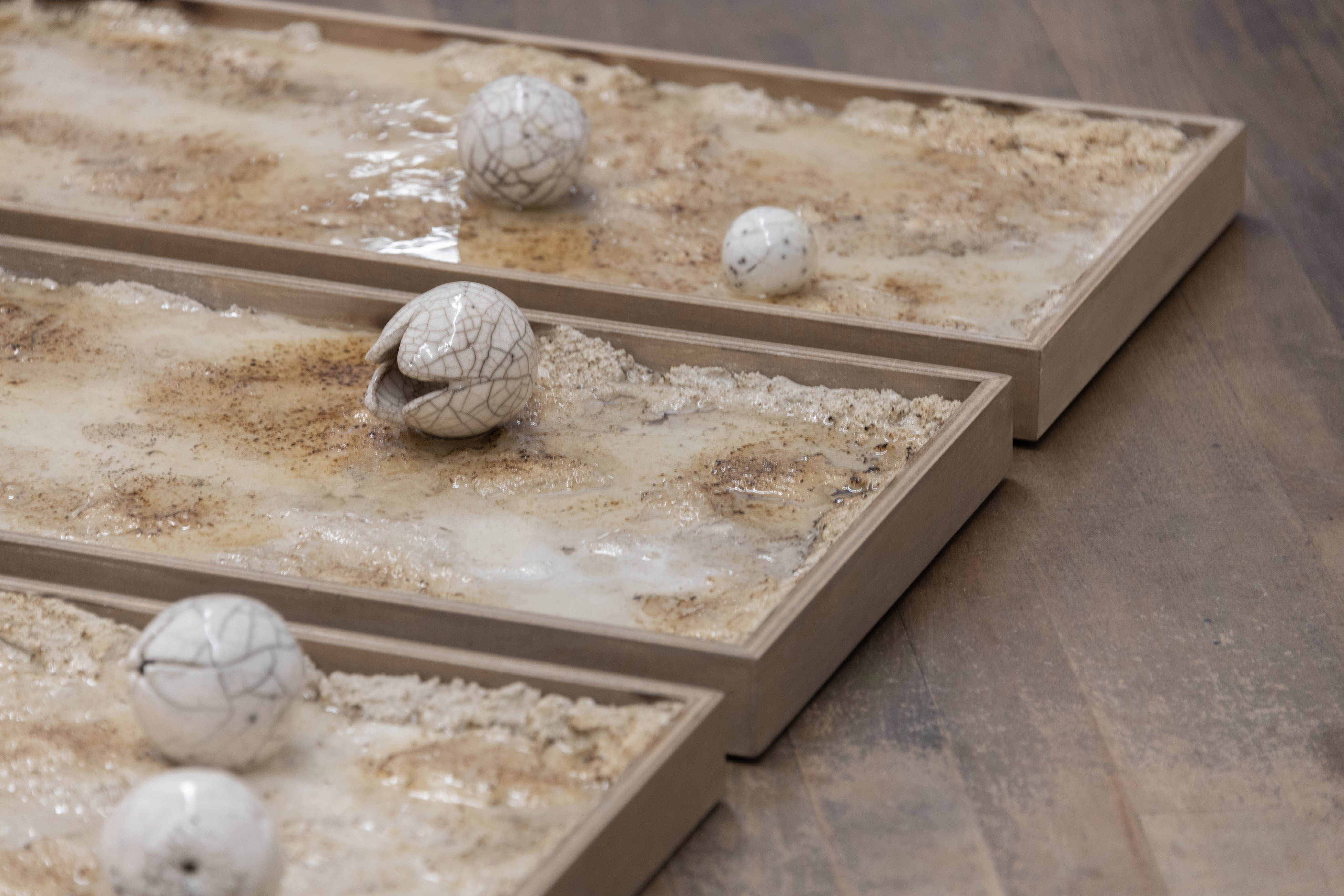 Time before time (Fuoco), series, wood boxes, epoxy resin, Raku ceramics, cellulose fibers, vinyl glue, plaster, 70 x 100 x 4 cm, 2025, courtesy of the artist and DES BAINS, London