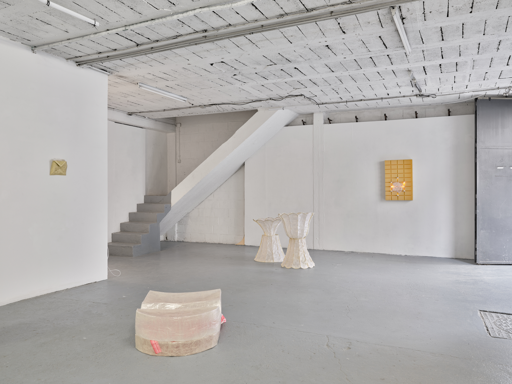 Cake Toppers, vue d'exposition. Camille Le Meur, Lisa Bravi, Ruoxi Jin, Audrey Prédhumeau.