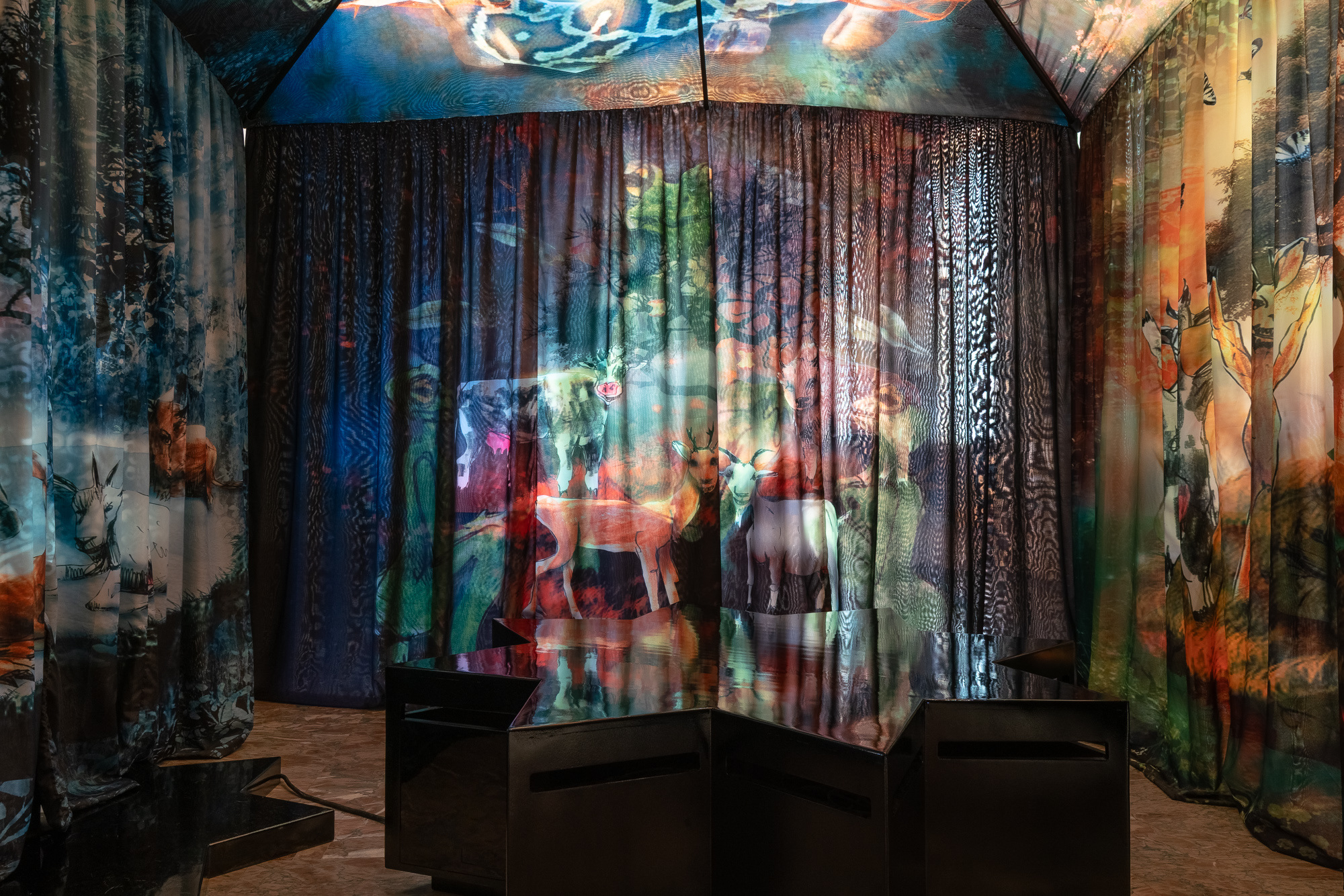 ANOTHER DAY IN PARADISE (PHIL COLLINS), 2025 digital painting, print on fabric, garden parasol frame, sound object, 300 × 300 × 300 cm