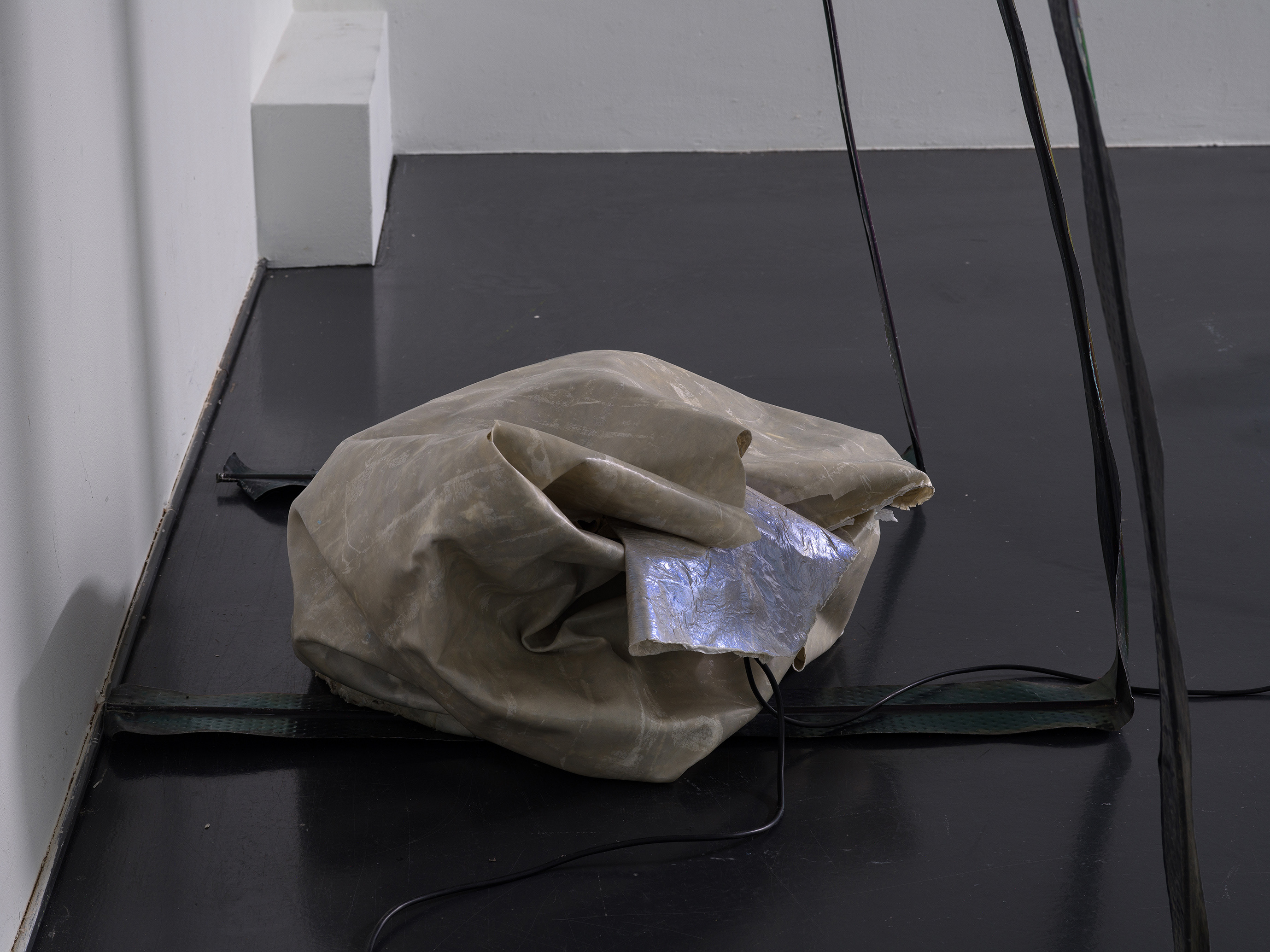 Julia Znoj, dereal cat perspective, 2025, Sound piece 36:48, sound system, soft speakers, bluetooth speakers, subwoover, paper, glue, paint, LED lights, dimensions variable