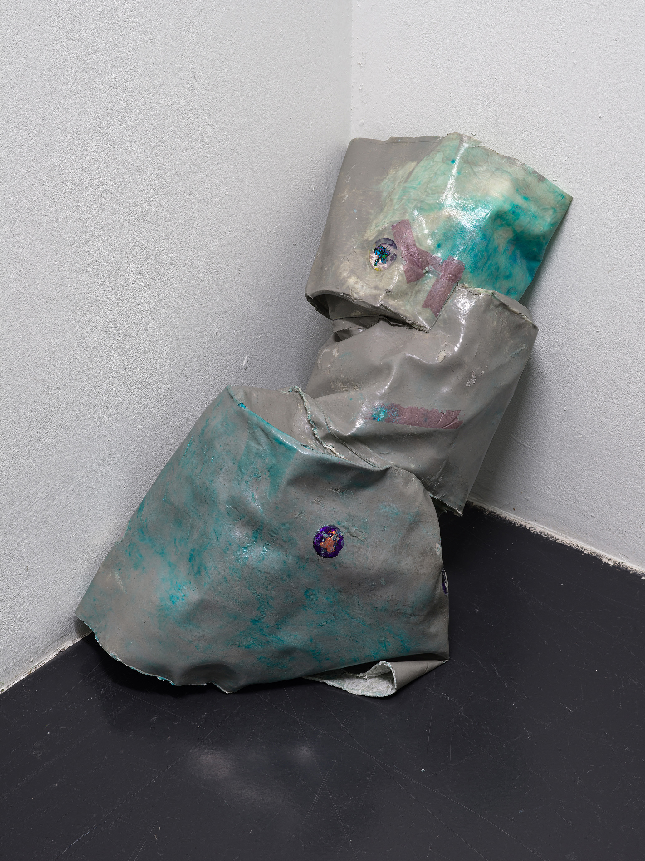 Julia Znoj, dereal cat perspective, 2025, Sound piece 36:48, sound system, soft speakers, bluetooth speakers, subwoover, paper, glue, paint, LED lights, dimensions variable