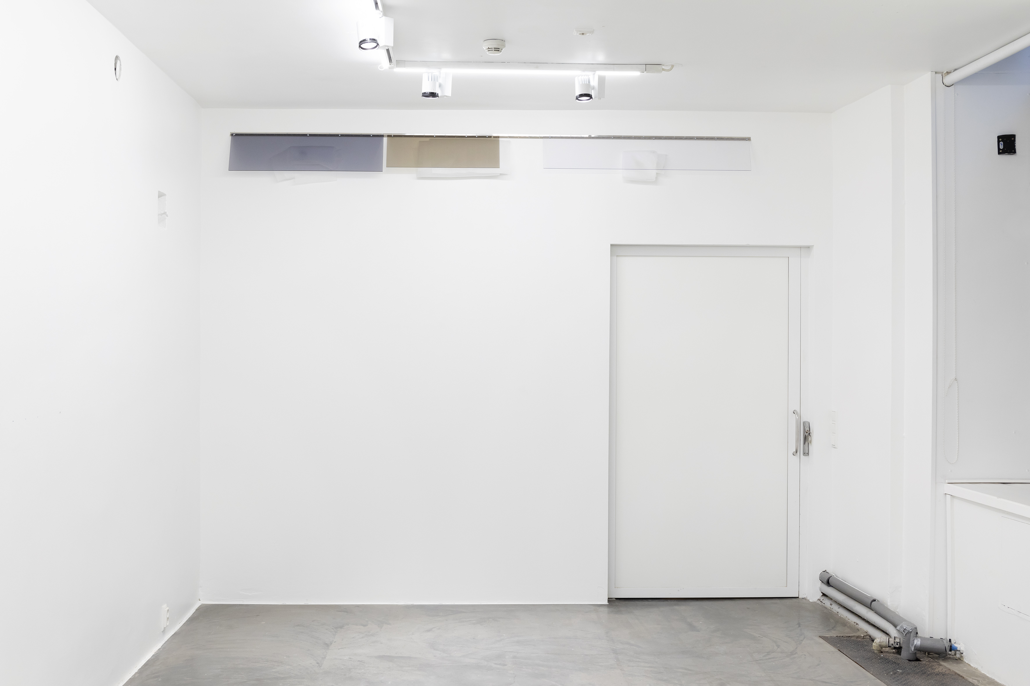 Lehtomaa: "work 1/2" / plexiglass, piano hinge, packaging material