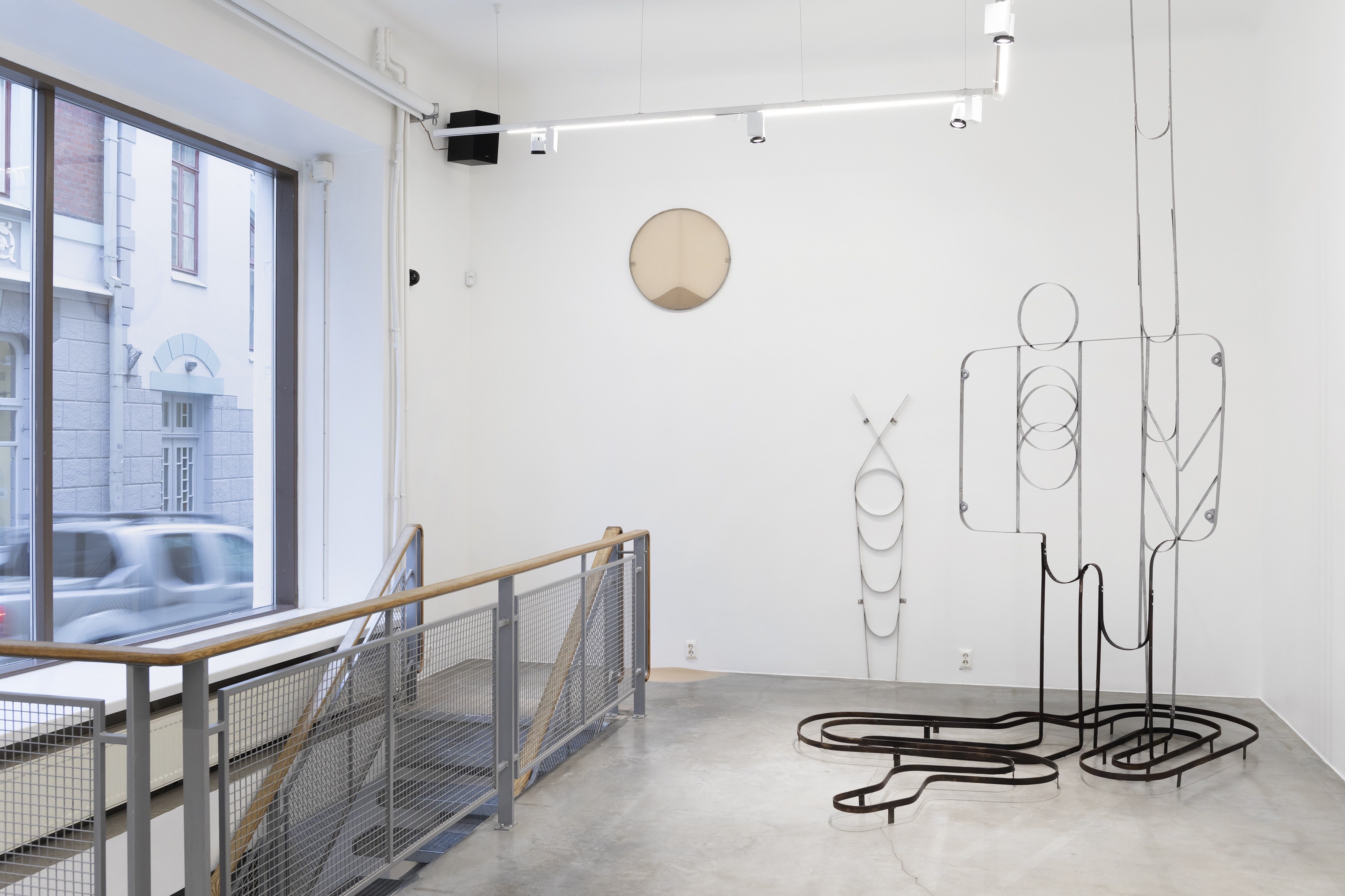 Vehviläinen: 1Up (2025) / Site-specific installation / Scrap steel, synthetic fabric (polyamide, elastane), sand