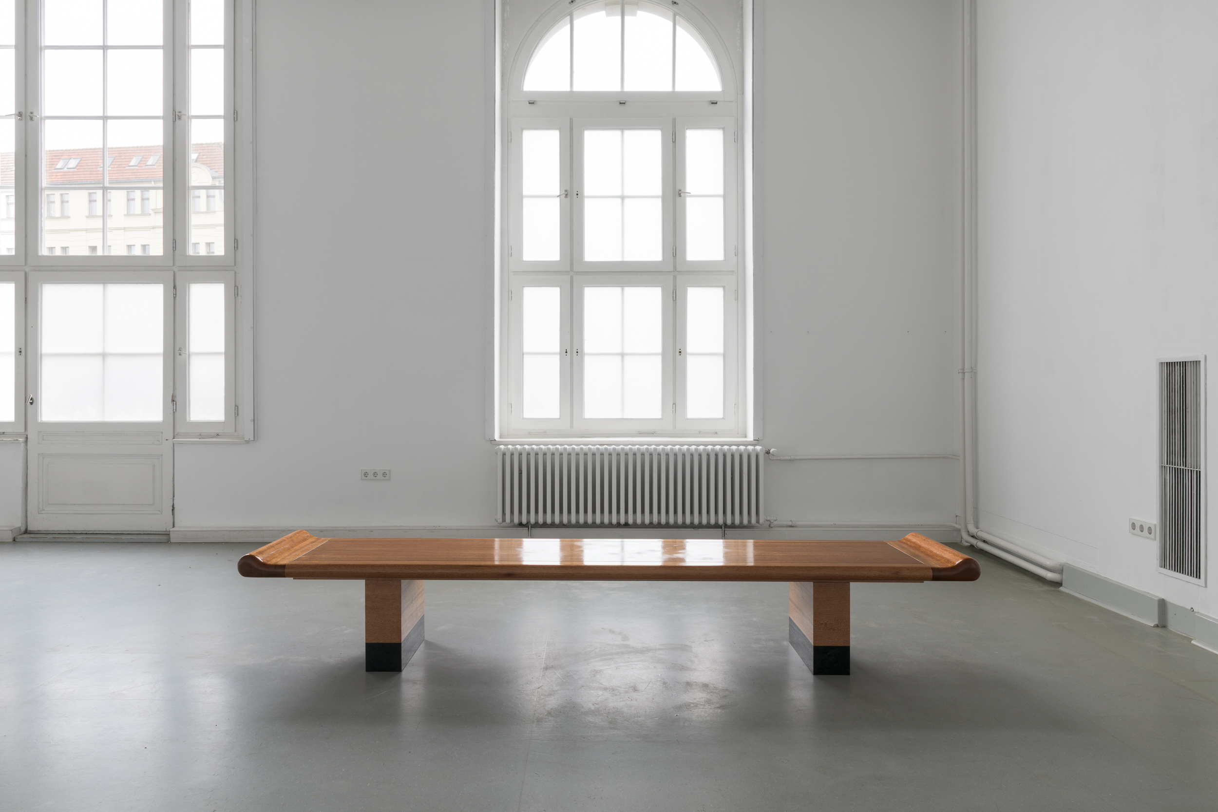 Miriam Umín Anlage 03, Replica of Bench from the Gemäldegalerie of the National Museums in Berlin (designed by Hilmer Sattler Architects, 1998), 2025, Meranti wood, pinewood, plate connectors, piano finish, 50 x 70 x 300 cm