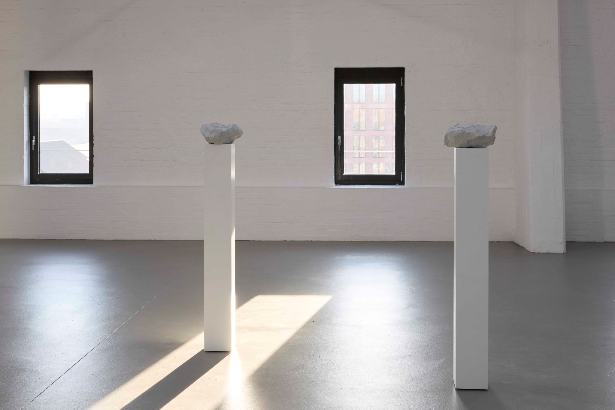 Jelena Bulajić, After Stone 1-2-1, 2025. Courtesy the artist + After Stone 1-2-2, 2025. Courtesy the artist. Installationsansicht Kunsthalle Münster. Foto: Moritz Hagedorn