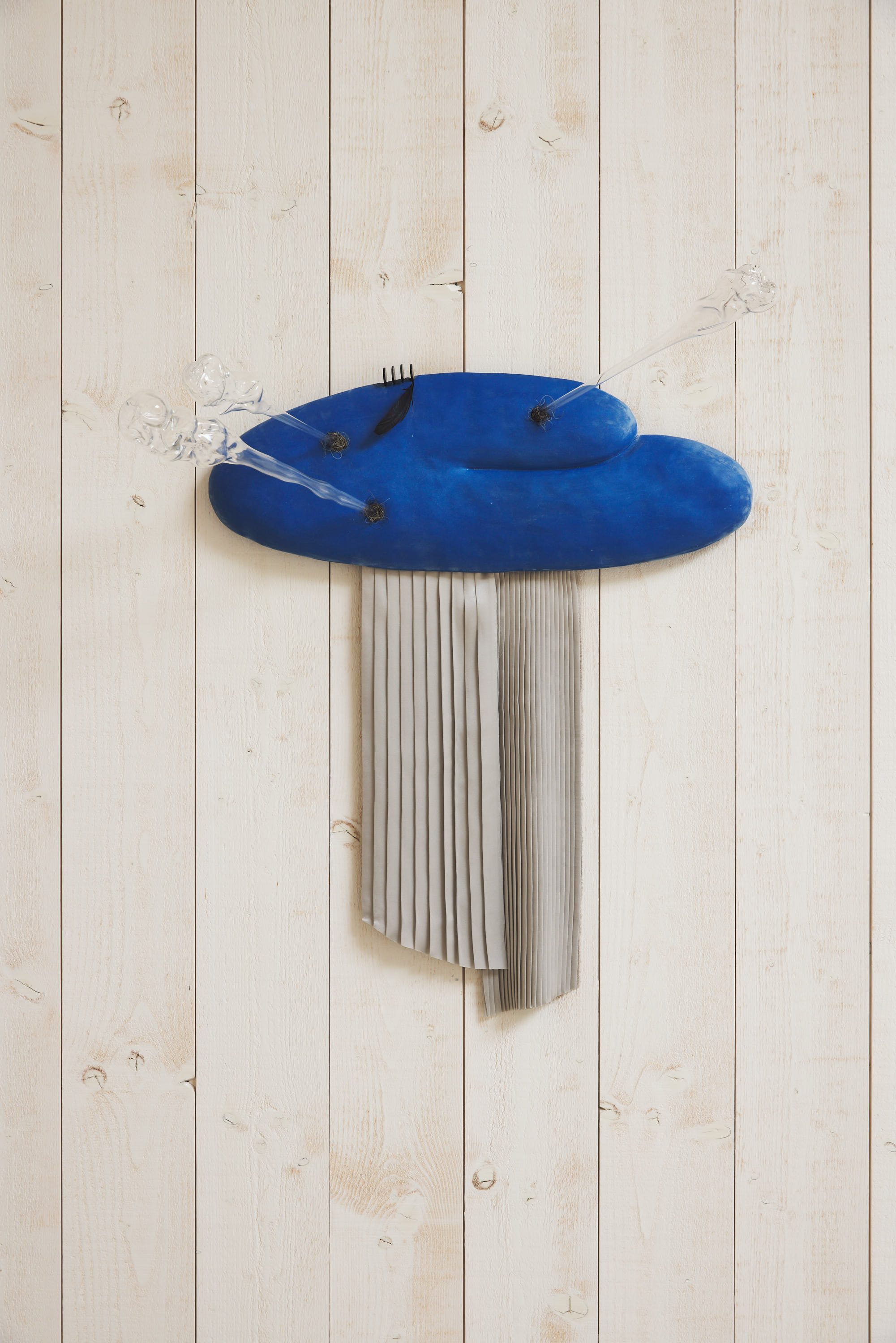 Pulmoni. Glass, rooster's feather, mineral lick, pleated satin, porcelain, tourmaline, 60 x 70 x 10 cm