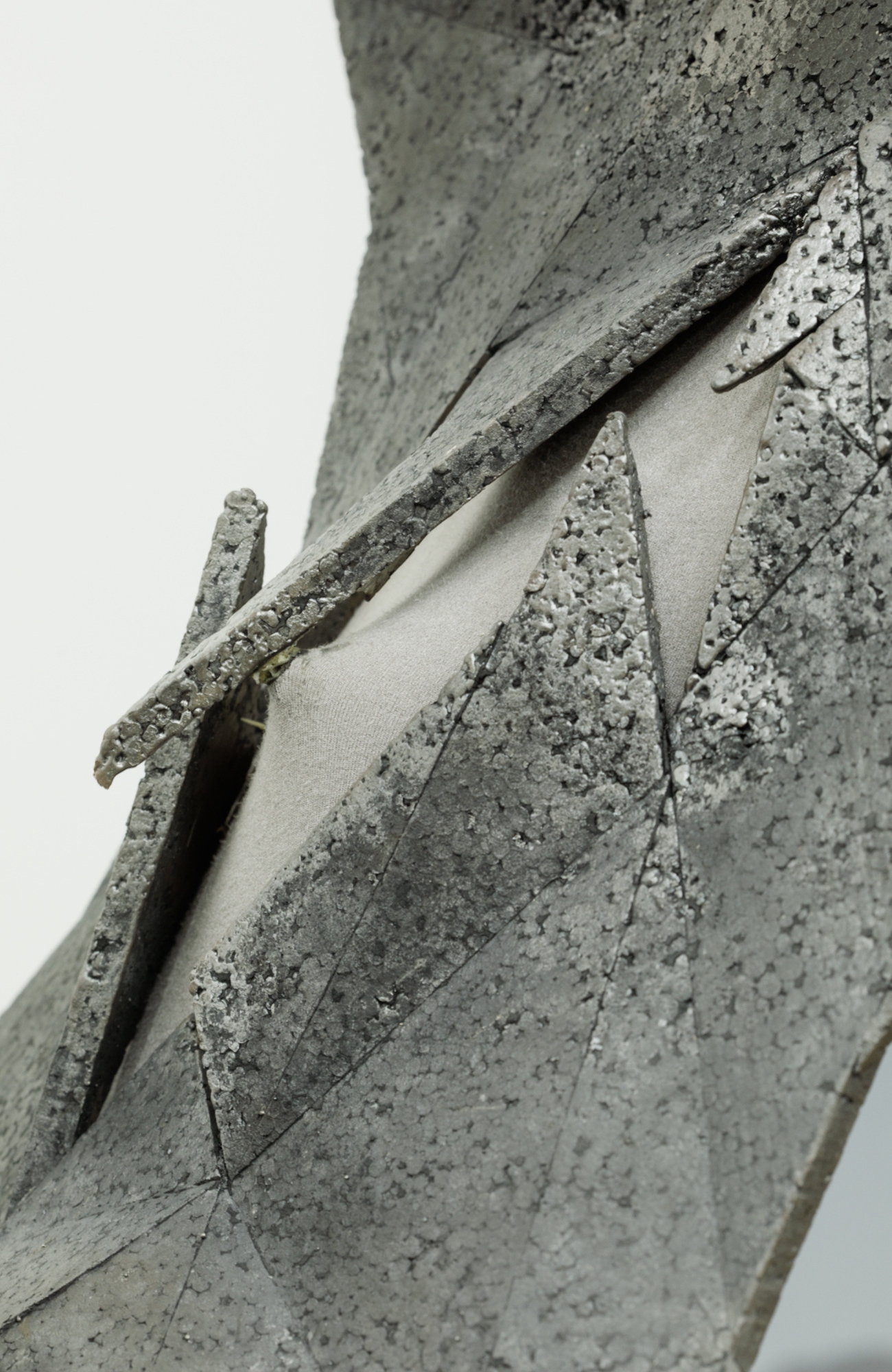 Mateusz Wójcik, "Cutting Edges 3", 2015, cast iron, elastane, 110 x 100 x 80 cm, detail, photo: bliss gallery