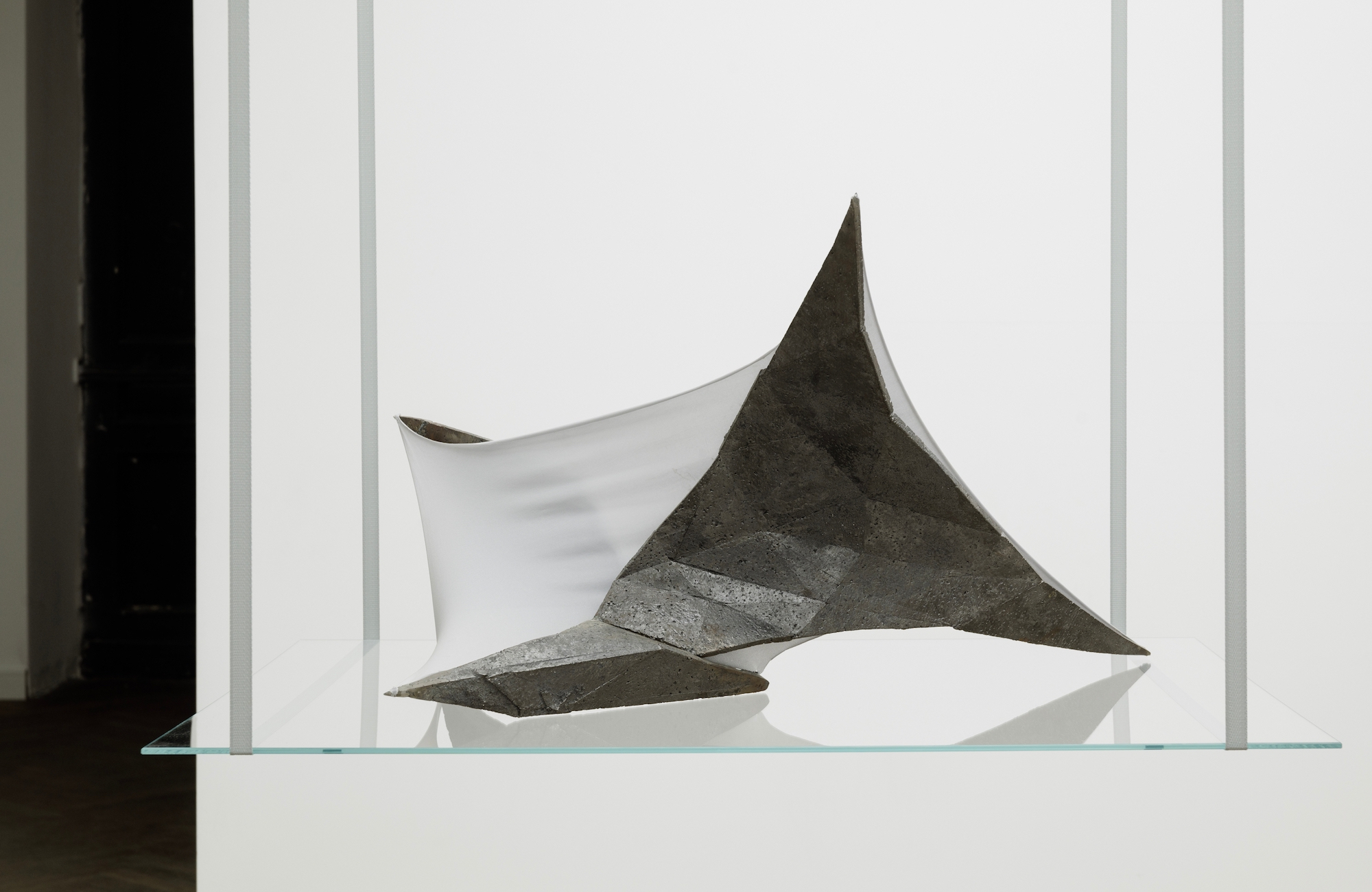 Mateusz Wójcik, "Cutting Edges 2", 2016, cast iron, elastane, 70 x 50 x 40 cm, photo: bliss gallery