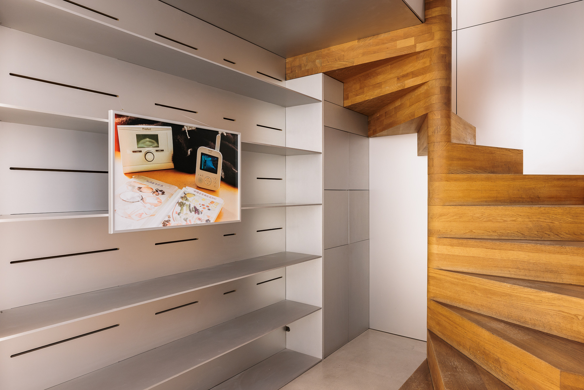 Rosen im Dezember, exhibition view, Lombardi—Kargl, Vienna, 2025