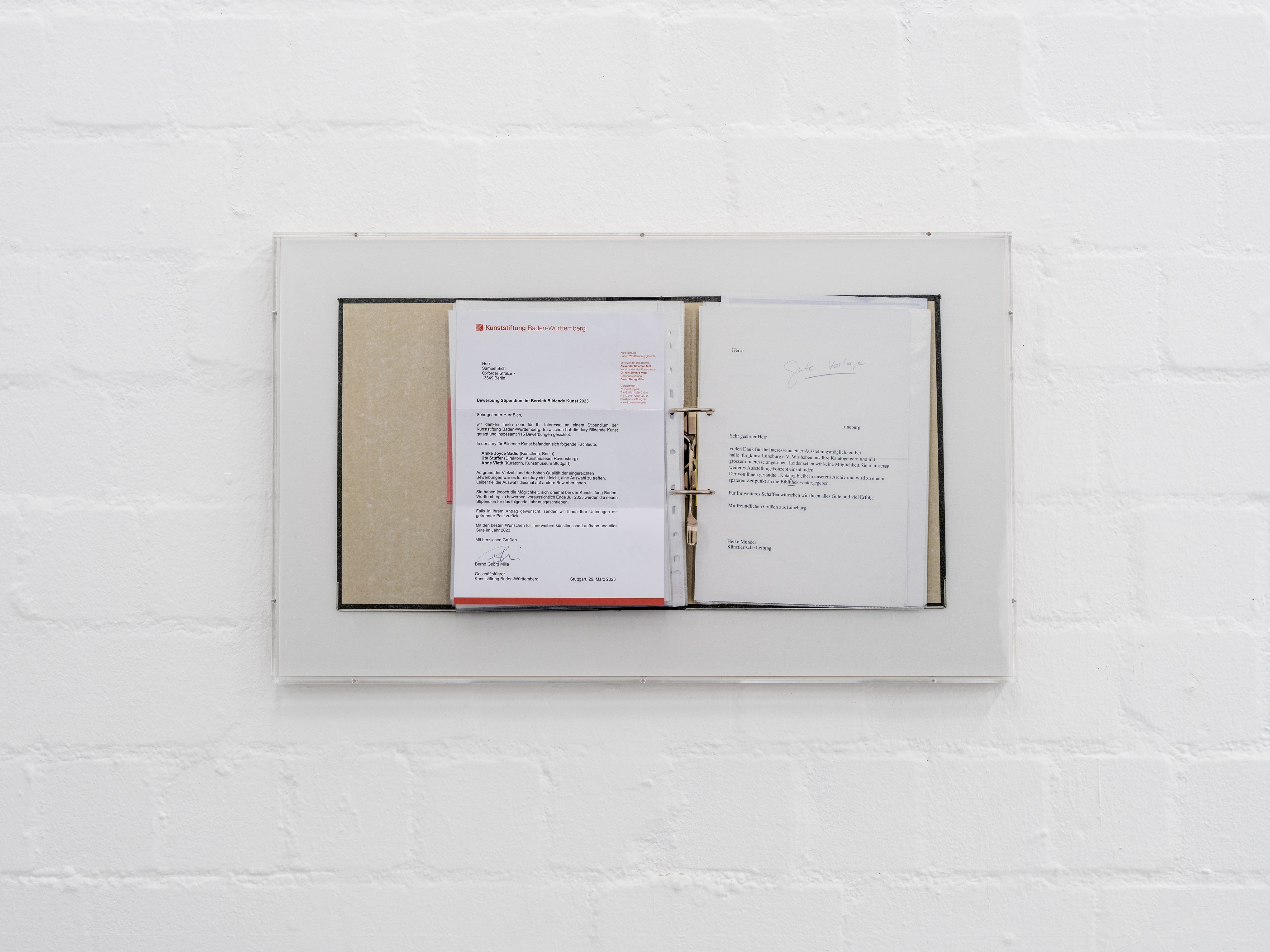 Absagen: Stipendium im Bereich Bildende Kunst (B. Milla) und Gute Vorlage (H. Munder), Acrylic glass cover, document, inkjet print on Hahnemühle Photo Rag, birch plywood with white melamine 45x73,8x4cm, 2025, Photography: Fred Dott