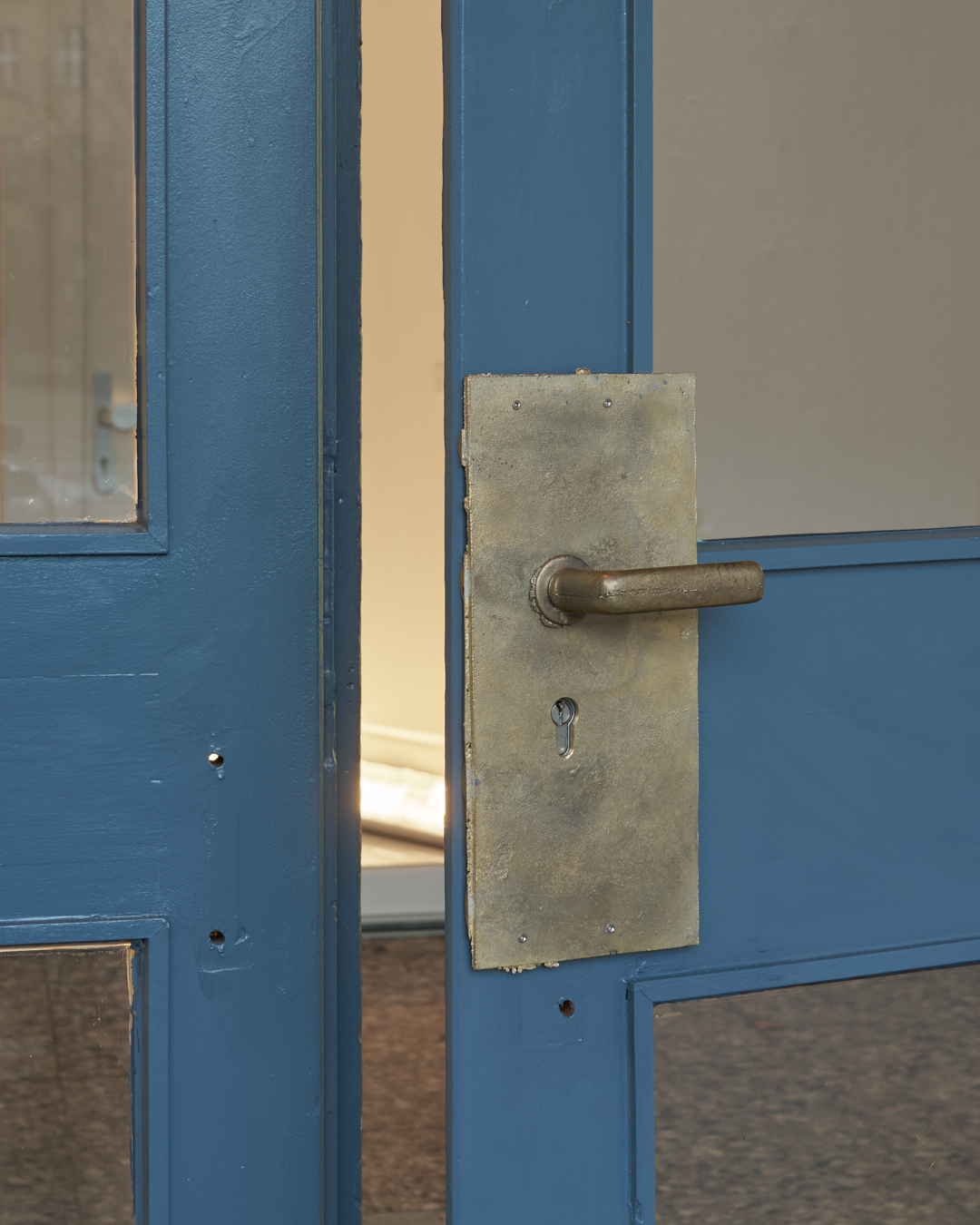 To hold, 2025, melted one-grosz coins, 35x15x6,5 cm