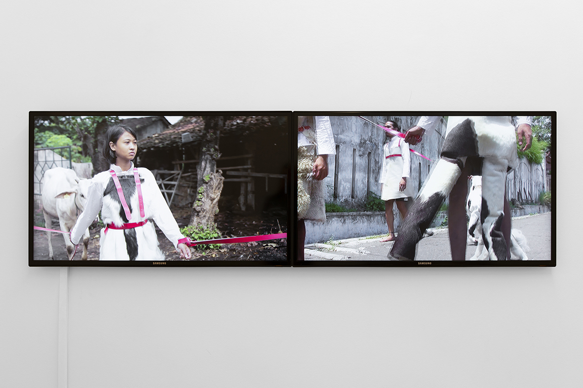 Mella Jaarsma_Dogwalk_BEIGE