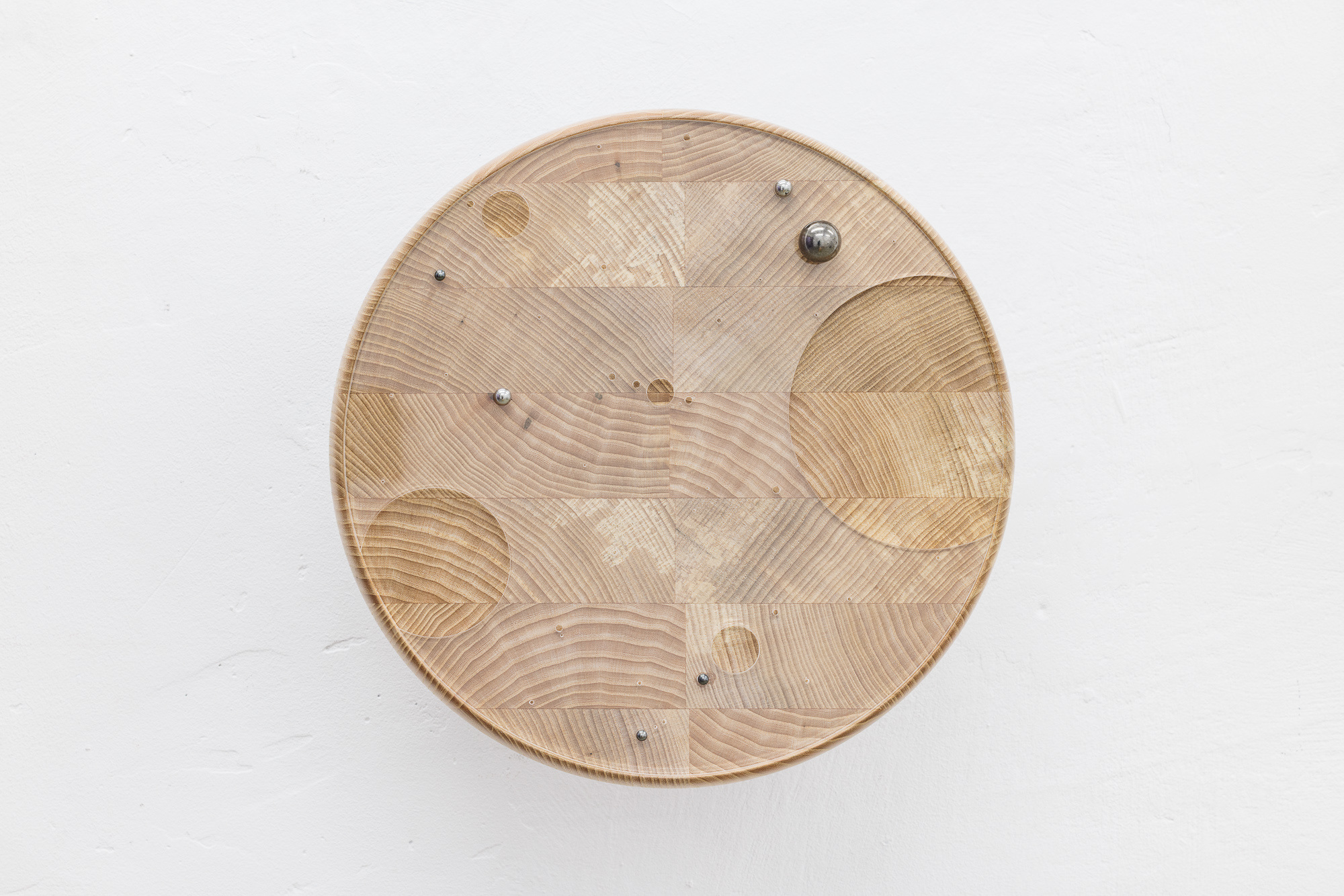 image: work / title and year: a wanderer, 2025 / material: elm wood, acrylic glass, magnets / dimensions: 32 x 18 cm