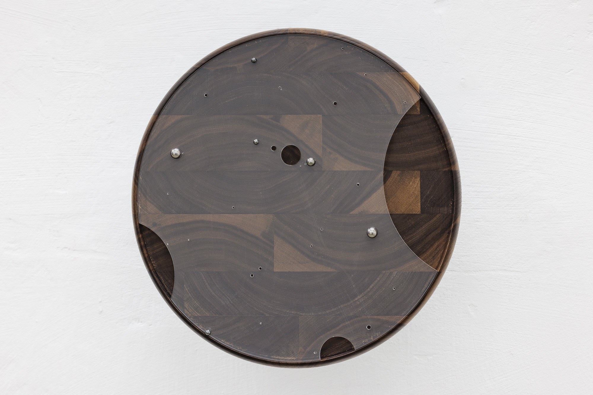 image: work / title and year: a wanderer, 2025 / material: acacia wood, acrylic glass, magnets / dimensions: 32 x 18 cm