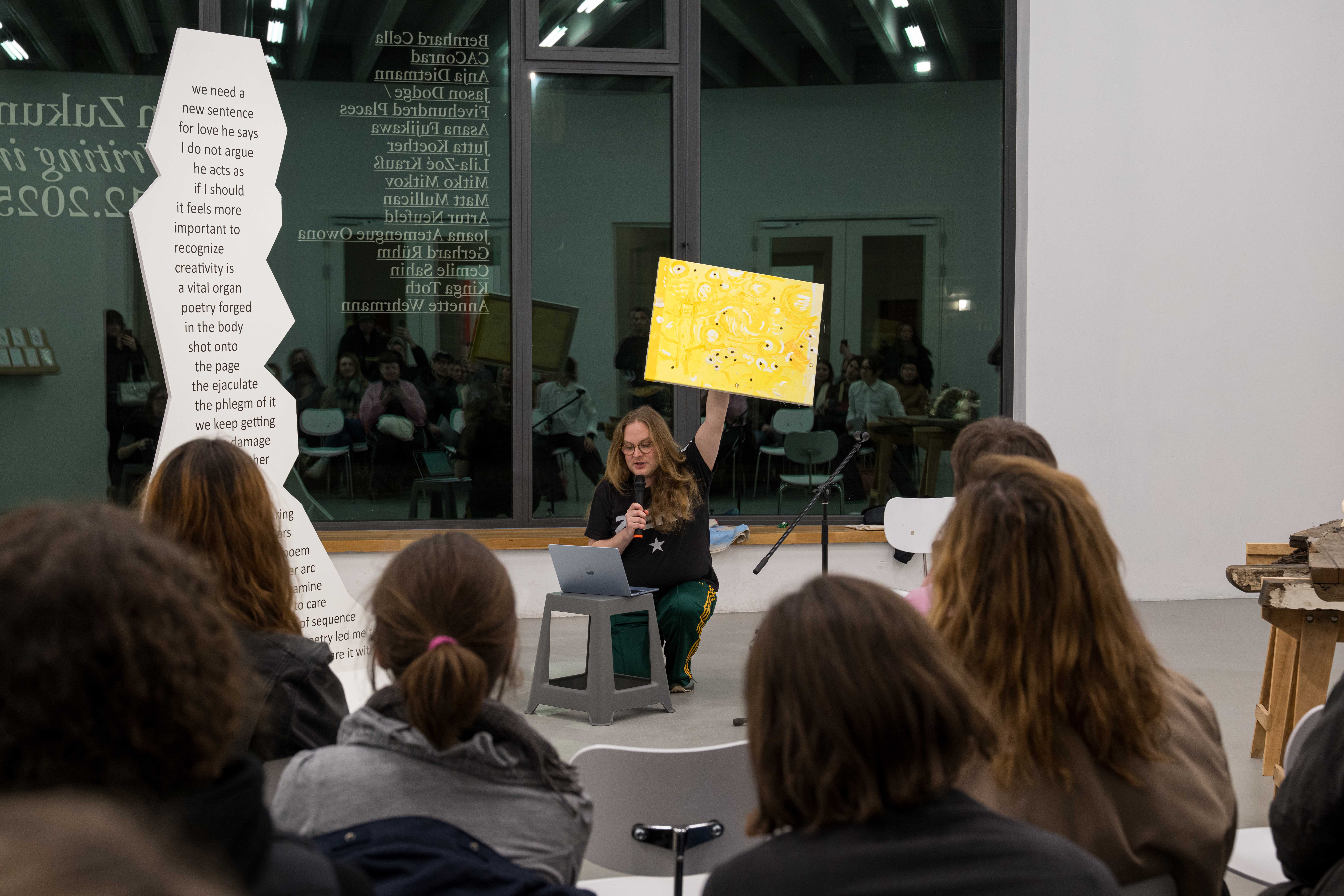 Philipp Joy Reinhardt, "In Zukunft lesen" on 16 December 2025, HFBK Hamburg; Photo: Bjørg Elltør 