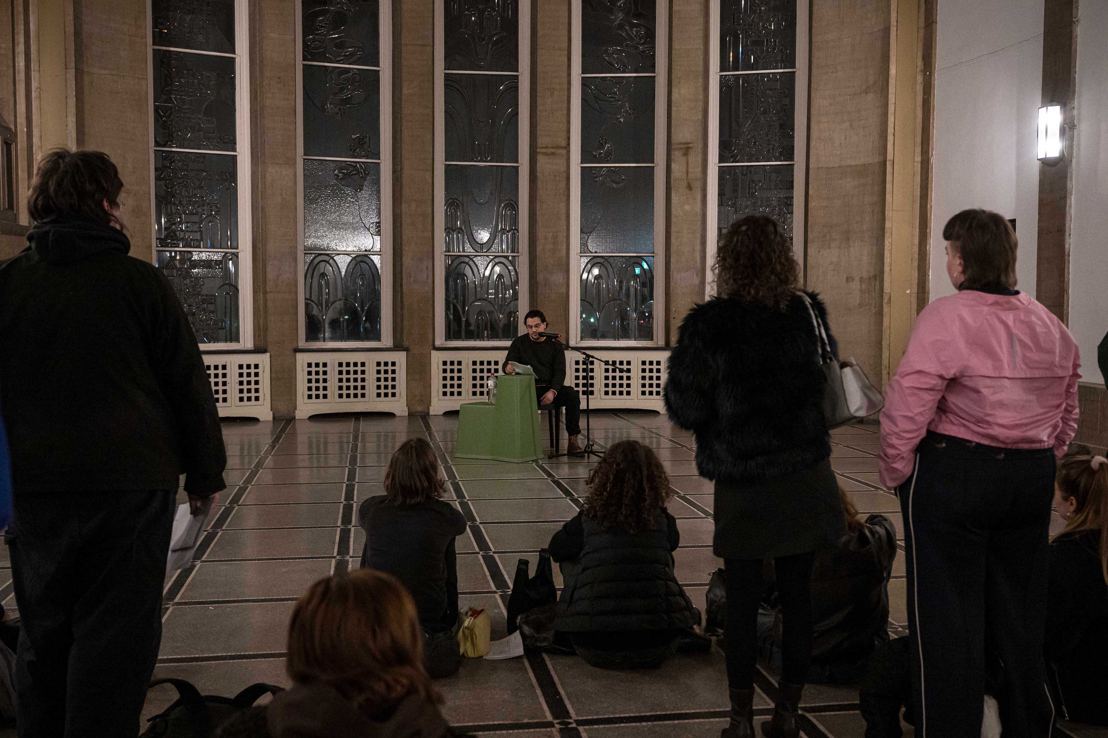 Martin Karcher, "In Zukunft lesen" on 16 December 2025, HFBK Hamburg; Photo: Bjørg Elltør 