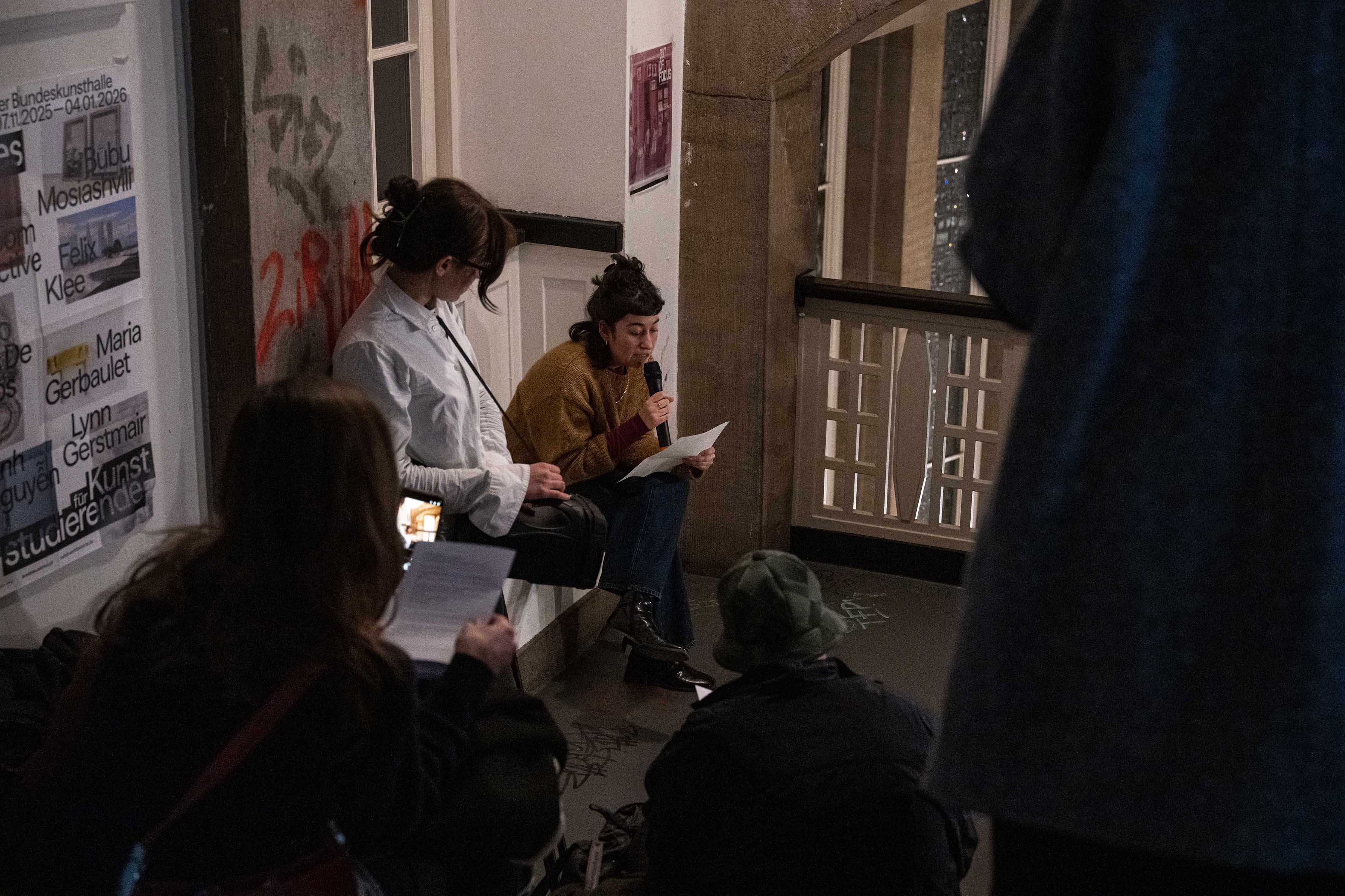 Eda Aslan, "In Zukunft lesen" on 16 December 2025, HFBK Hamburg; Photo: Bjørg Elltør 