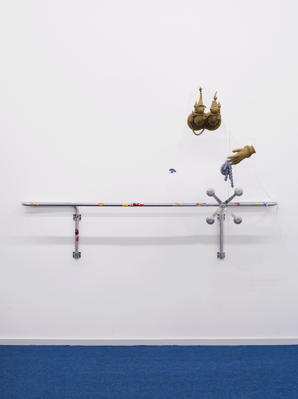 “Dirty Ghost”, Stainless Steel, Acrylic, Silica Sand, Powder Sintered Aluminum, Acrylic Paint, 156×131×36cm, 2025. Photography: WANG Lei