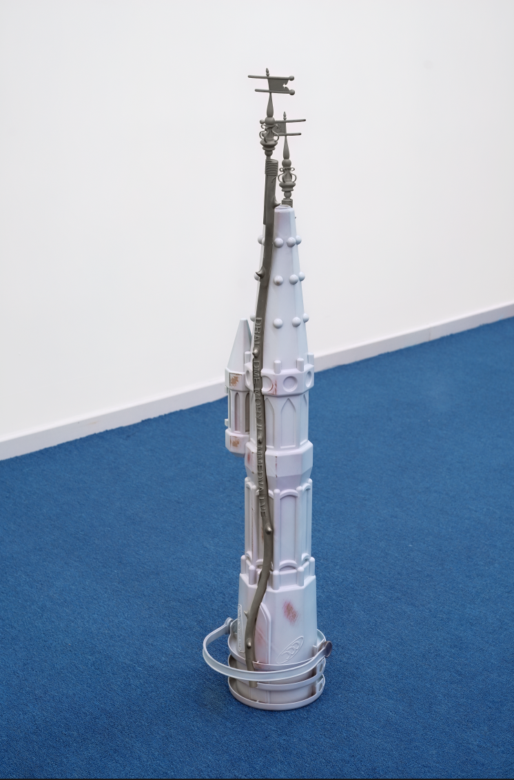 “Scepter”, Resin, Oil-based Paint, Stainless Steel, 40×27×100cm, 2025. Photography: WANG Lei