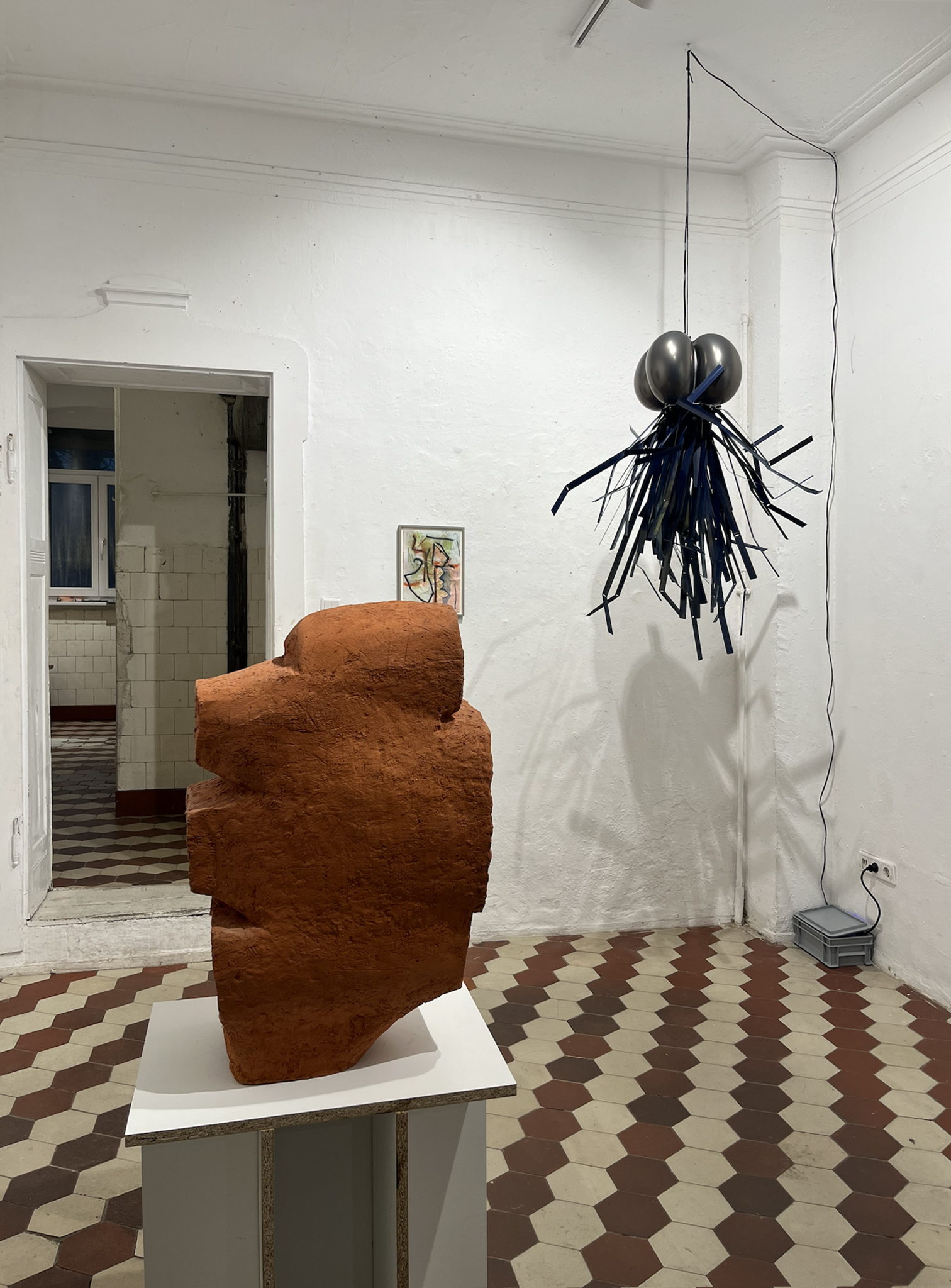 left: Jens Nippert, Monitor, 2022 /  back hanging: Theresa Hartmann, sound contact/Sonarkontakt, 2026