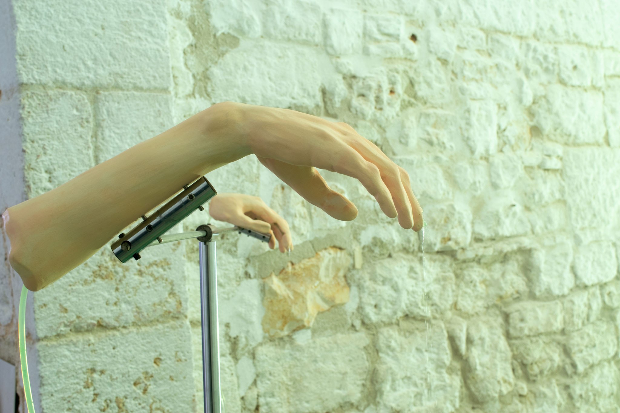 Tidal, Porous, and Fragmentary, 2025, ceramic, water, dye, galvanized iron, stainless steel, PVC pipes, water diaphragm pumps; environmental dimensions, details, ph. Paolo Modugno