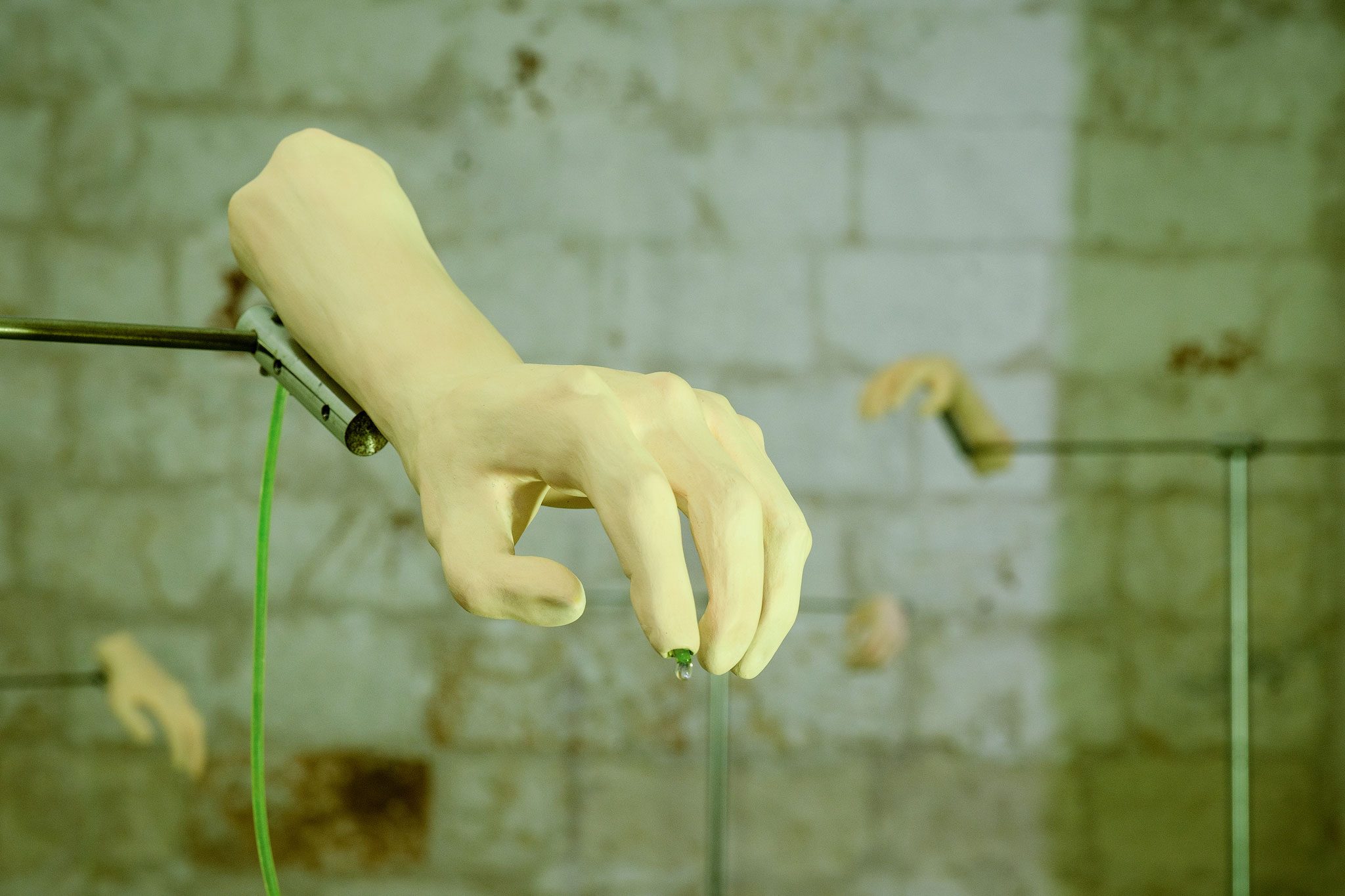 Tidal, Porous, and Fragmentary, 2025, ceramic, water, dye, galvanized iron, stainless steel, PVC pipes, water diaphragm pumps; environmental dimensions, details, ph. Marino Colucci