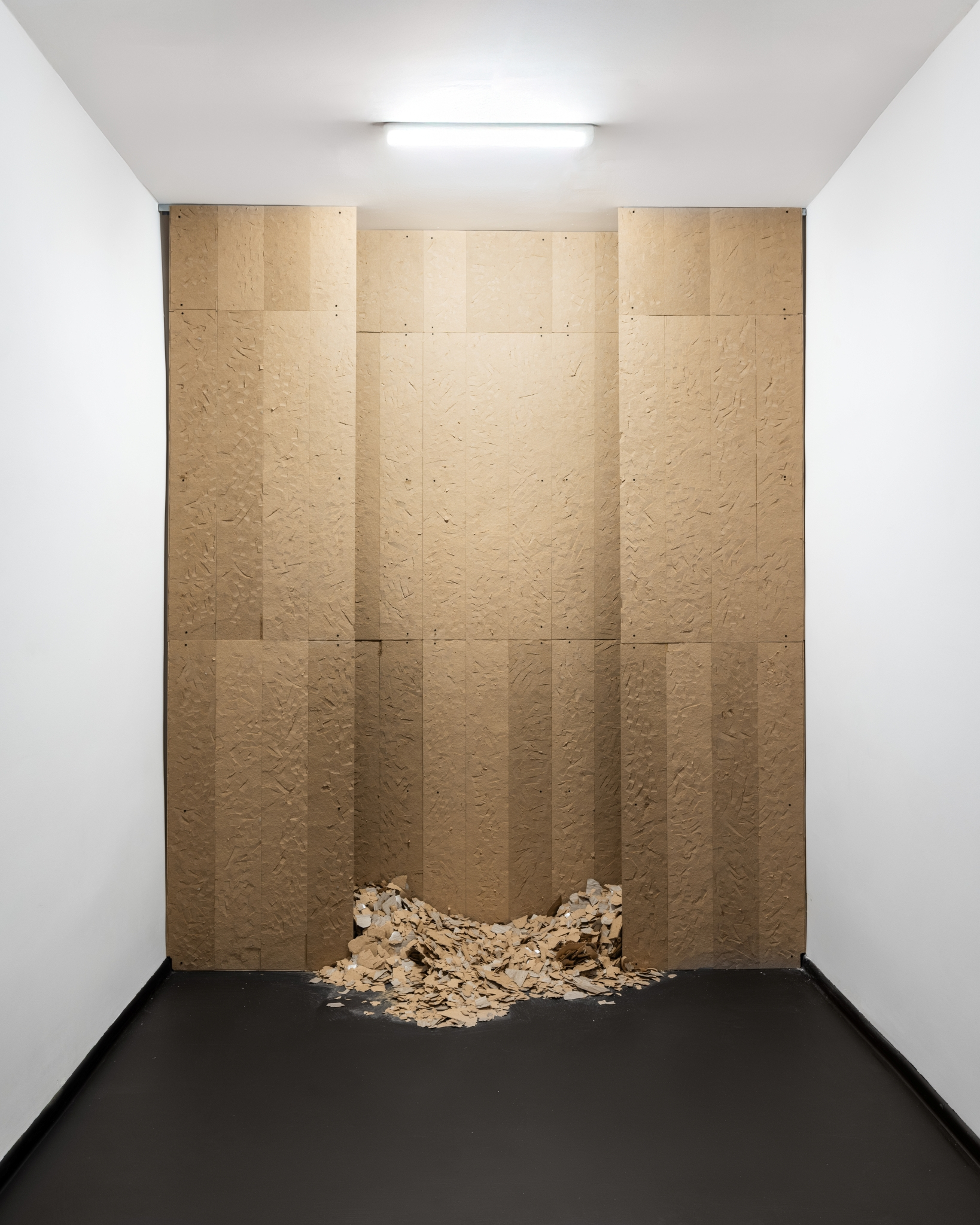 Olga Truszkowska, „Gepetto”, 2026, floor panels, steel profiles