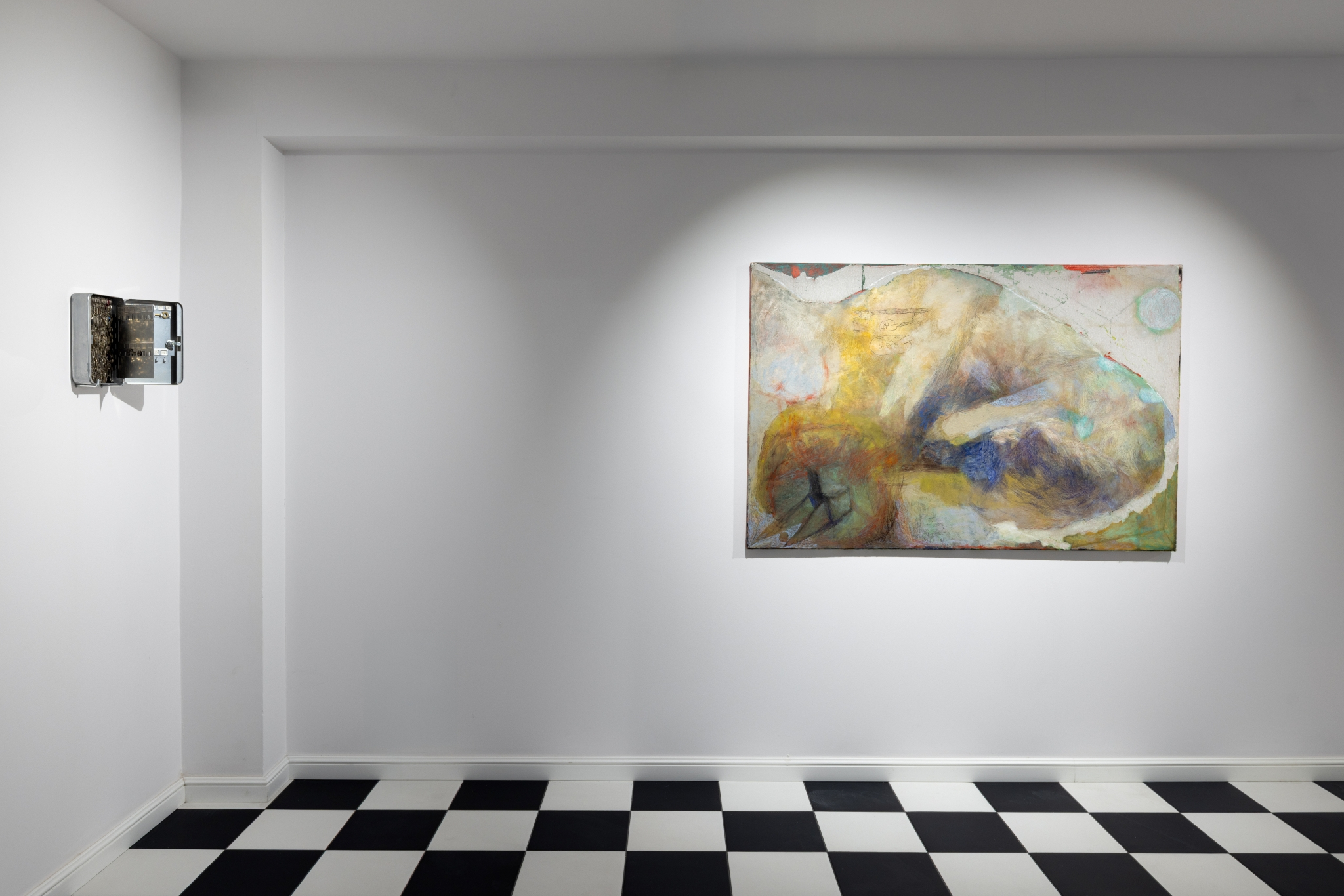 Exhibition view: Mikołaj Soroczyński, „Keys”, 2023, metal box, keys; Gabriela Lasota, „Dream landscape”, 2023–25, acrylic, oil, oil pastel on canvas, 100 × 140 cm