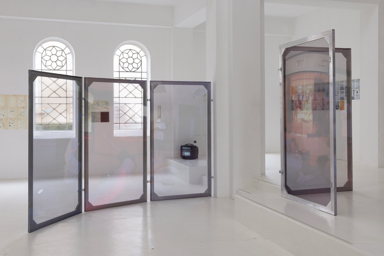 Dorota Gawęda & Eglė Kulbokaitė, Leave No Trace (Athens) I-VIII, 2022, Aluminium, wood, digital print on muslin. Exhibition Paroles, Paroles, CAC - la synagogue de Delme, 2026. 