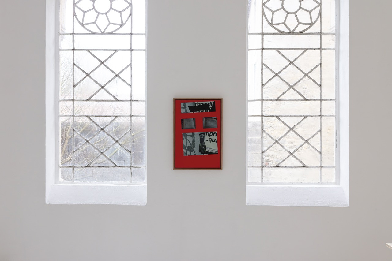 Costanza Candeloro, Tout le temps de vie est temps de travail (All Living Time Is Working Time), 2025, Series: seven cotton t-shirts in waxed oak shadow-box frames. Exhibition Paroles, Paroles, CAC - la synagogue de Delme, 2026 