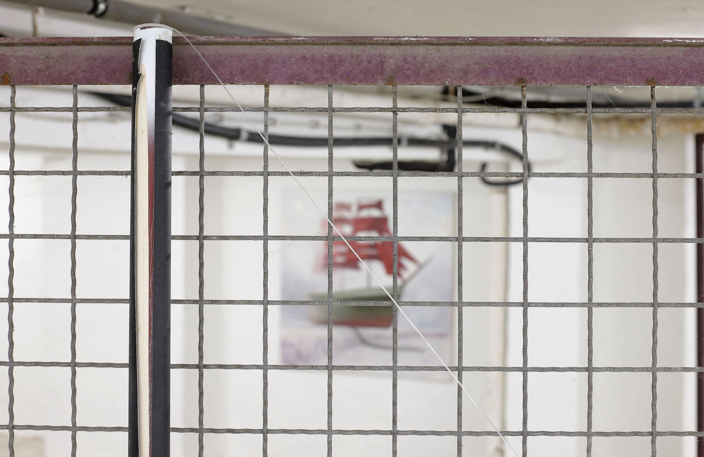 Tobias Brembeck, Luv 1 an Legerwall, 2019, Metall, Leinwand, Nylon, Aluminium, 208 x 252 x 48 cm, detail